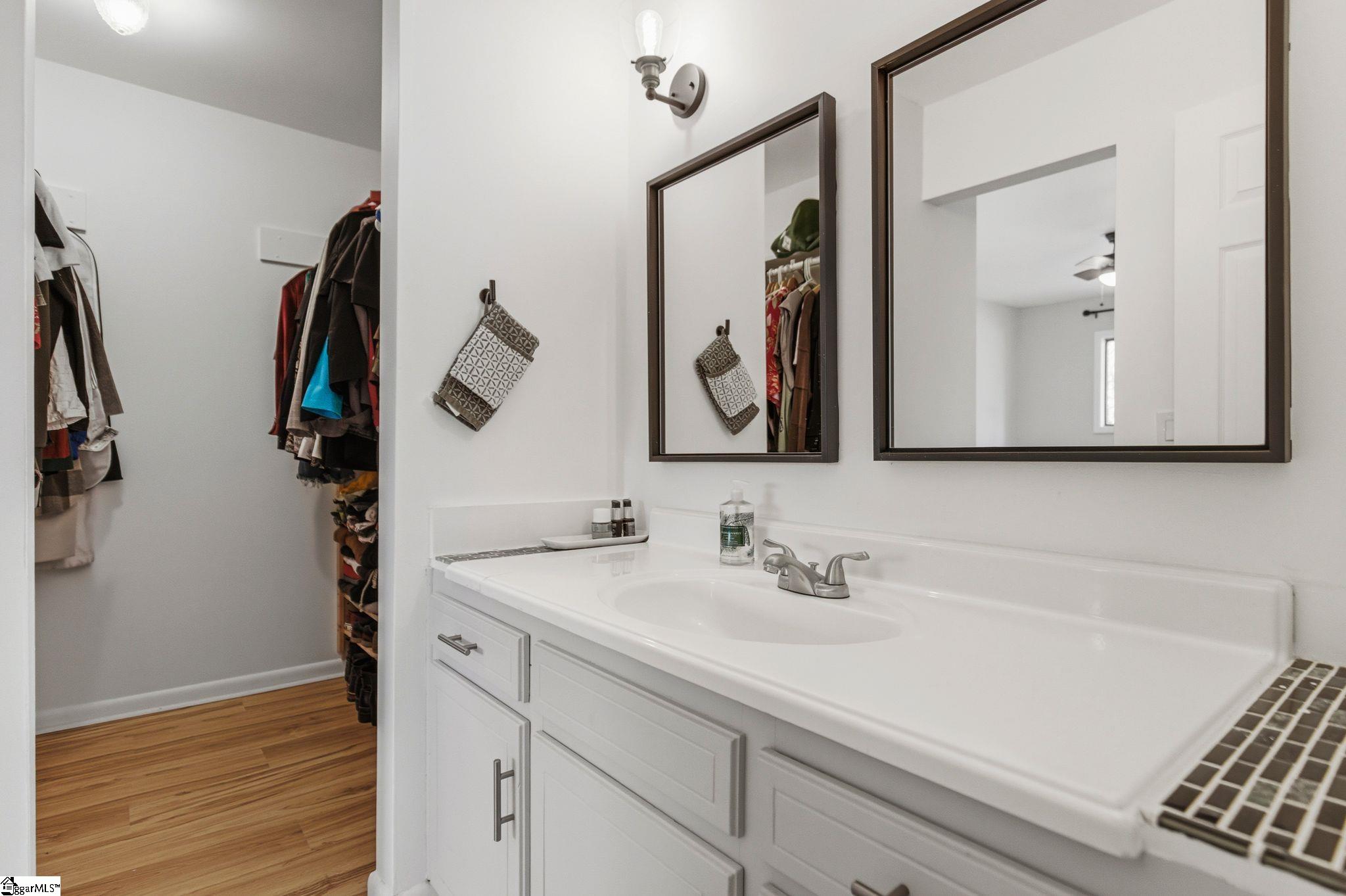 1201 Winding Way Property Photo 33