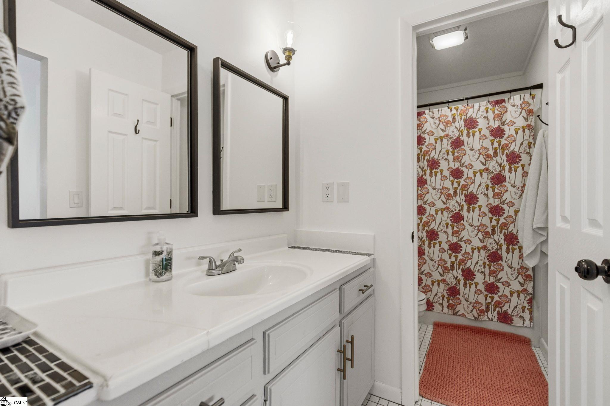1201 Winding Way Property Photo 34