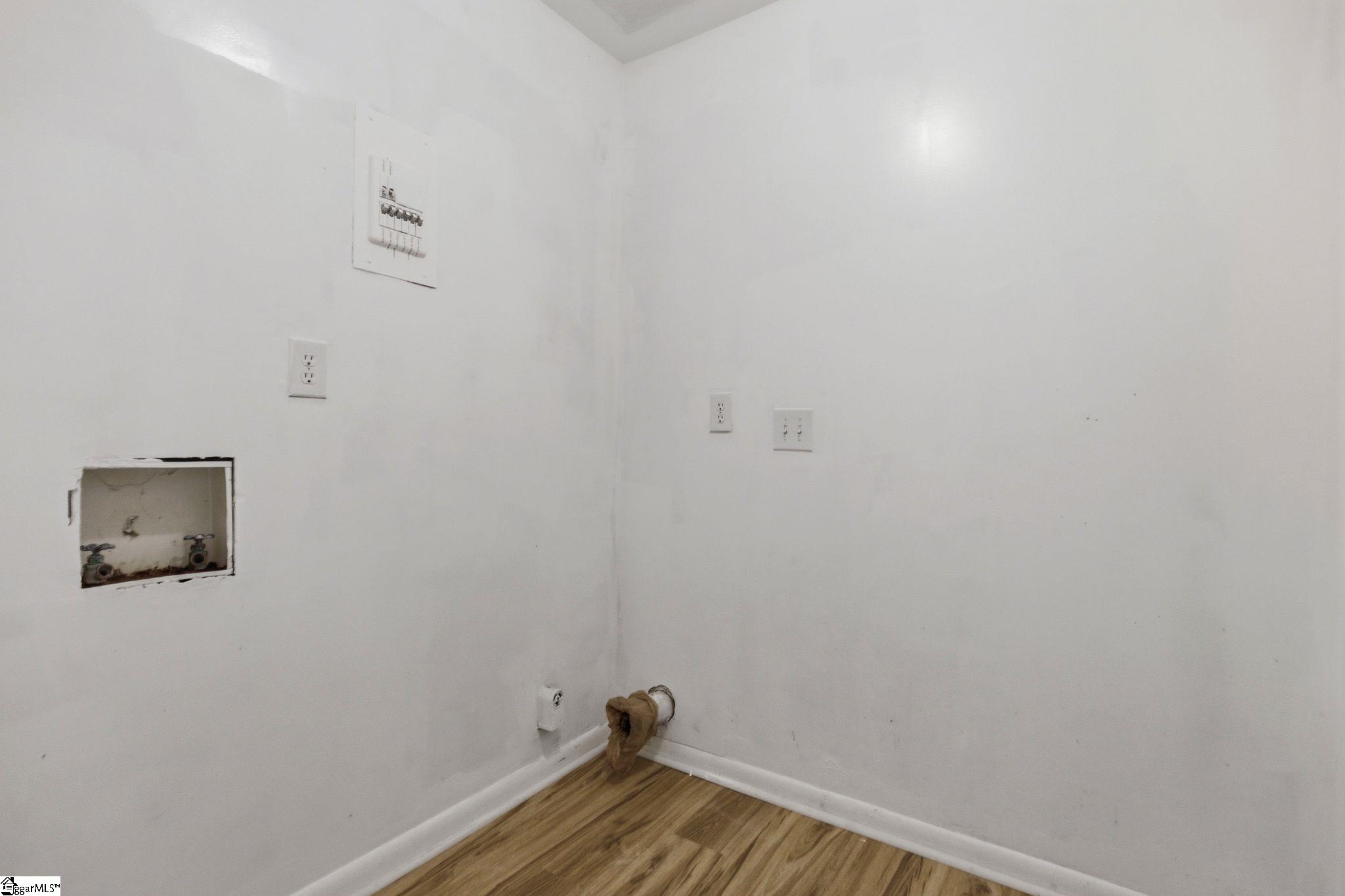 1201 Winding Way Property Photo 43