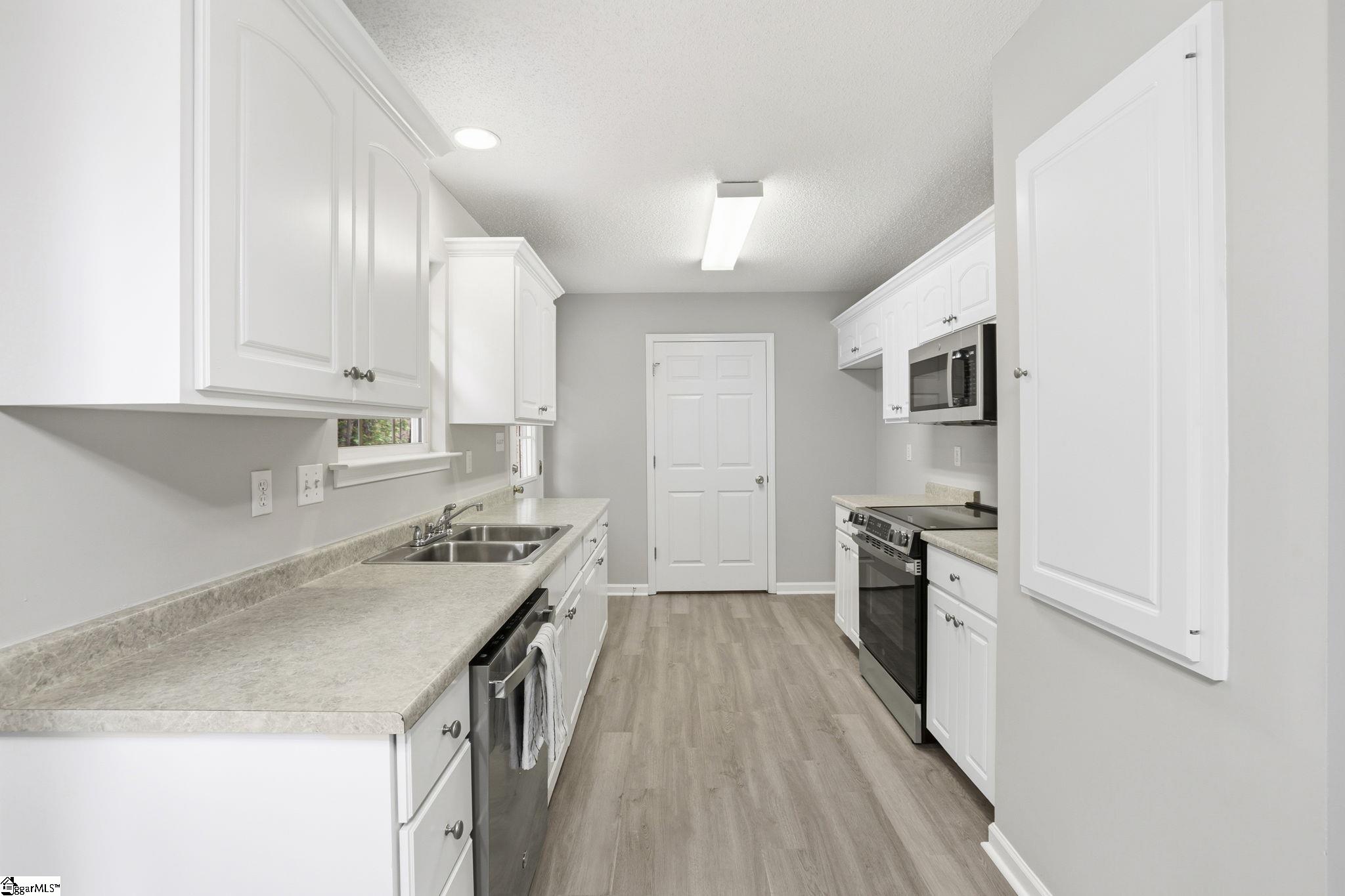 141 Brookwood Creek Drive Property Photo 12