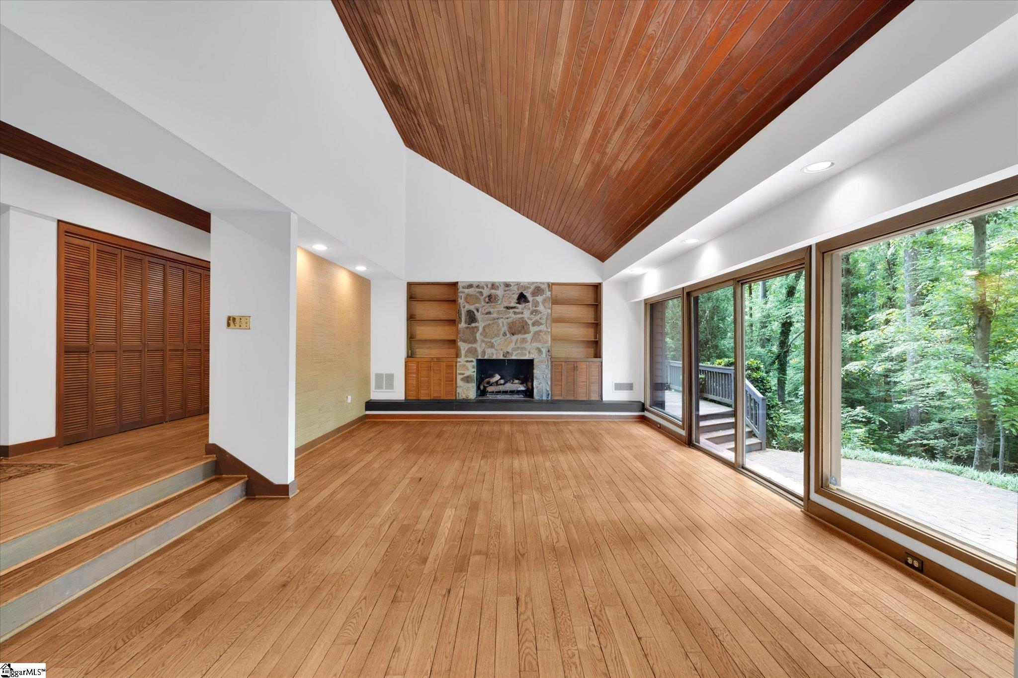 100 Brookside Way Property Photo 8