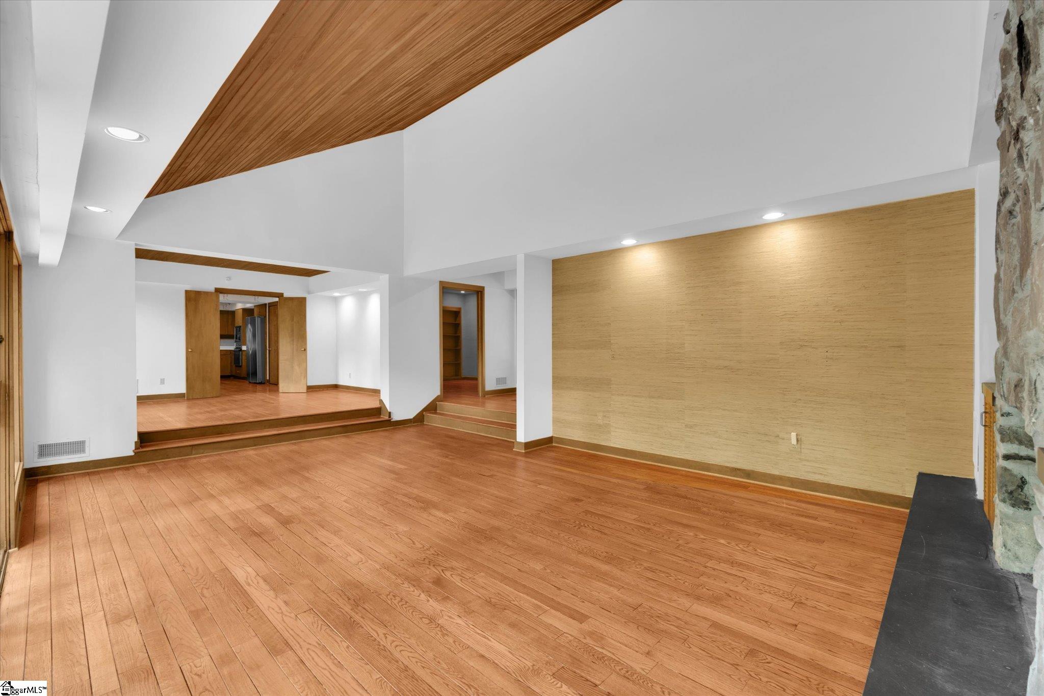 100 Brookside Way Property Photo 11
