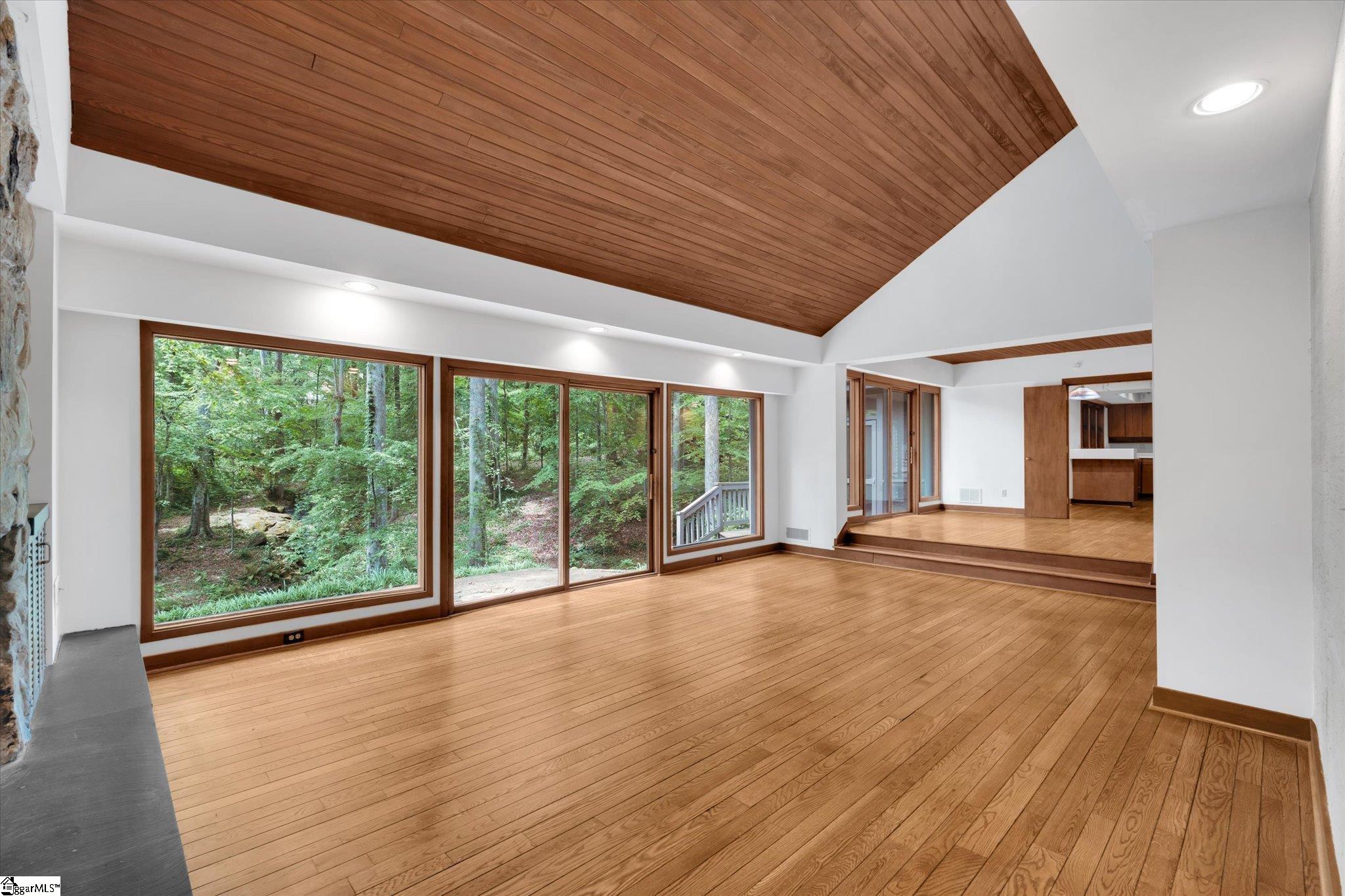 100 Brookside Way Property Photo 12