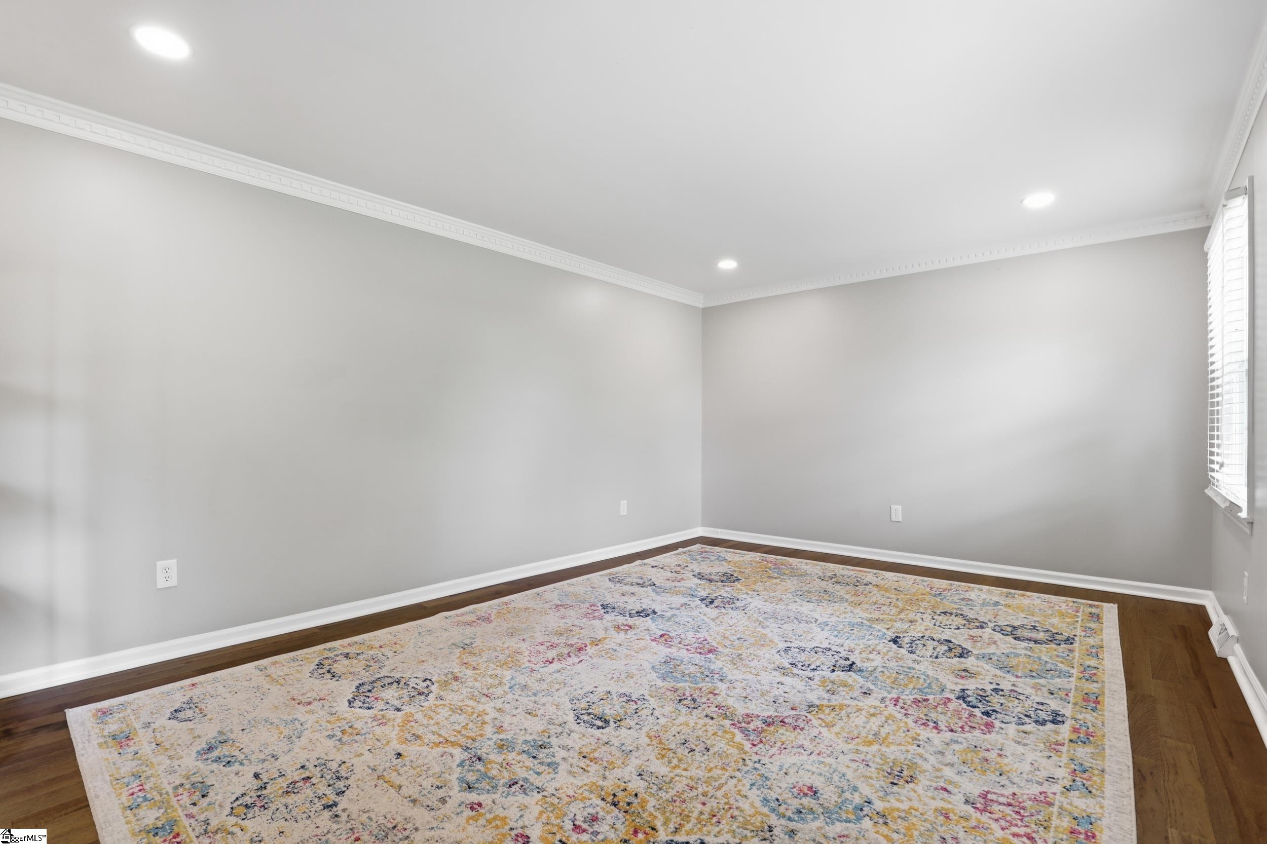 302 Pine Wood Drive Property Photo 6