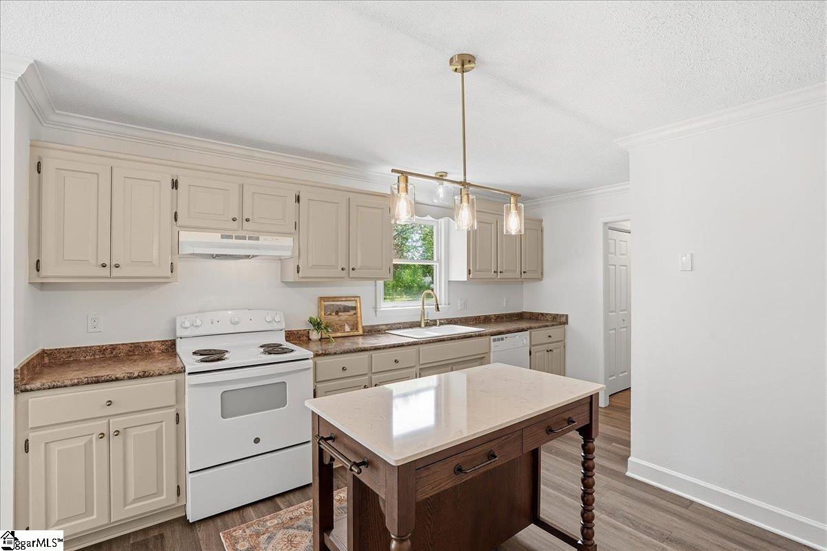 1 Green Ridge Place Property Photo 8