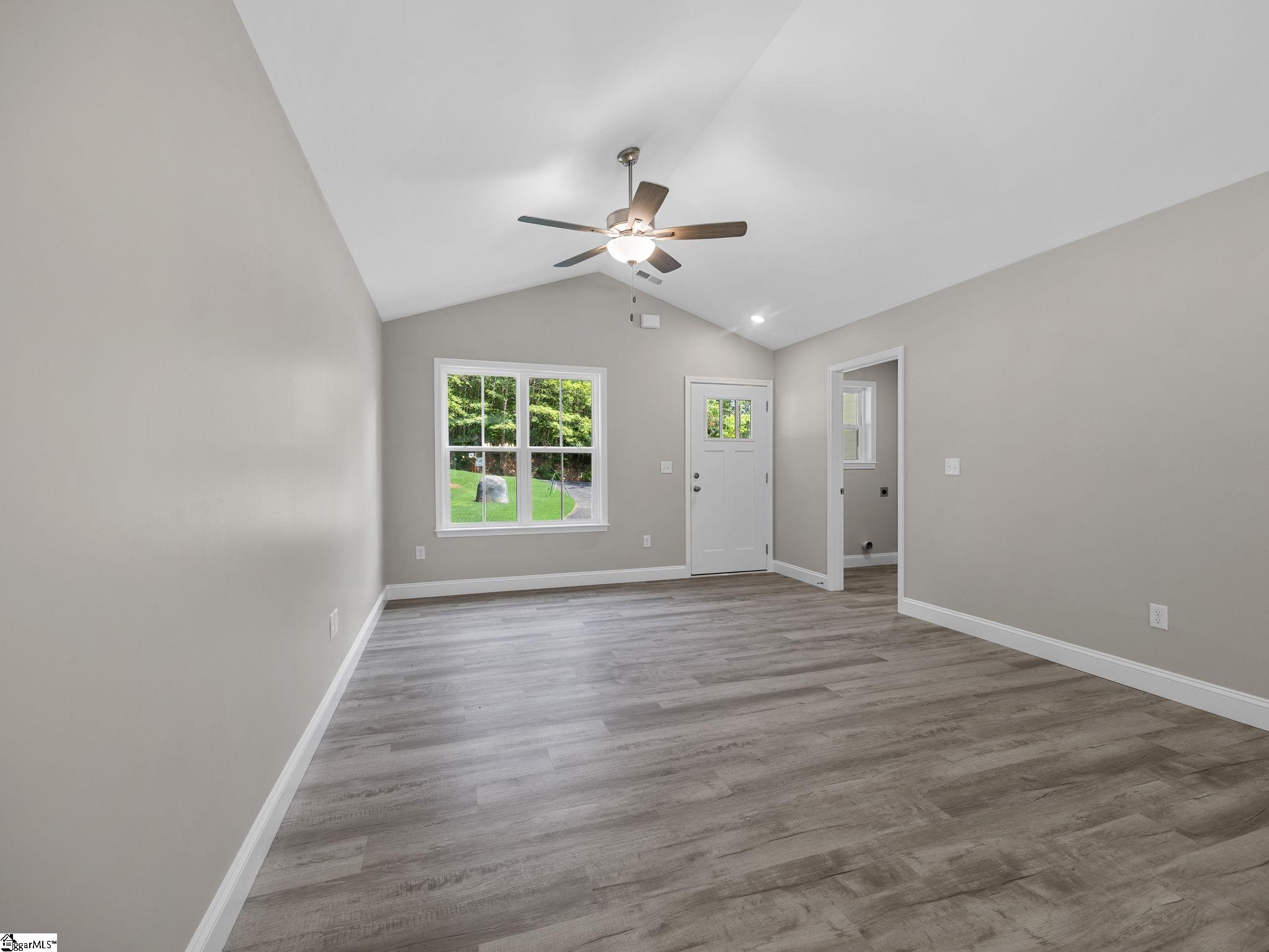 1075 E Prince Road Property Photo 10