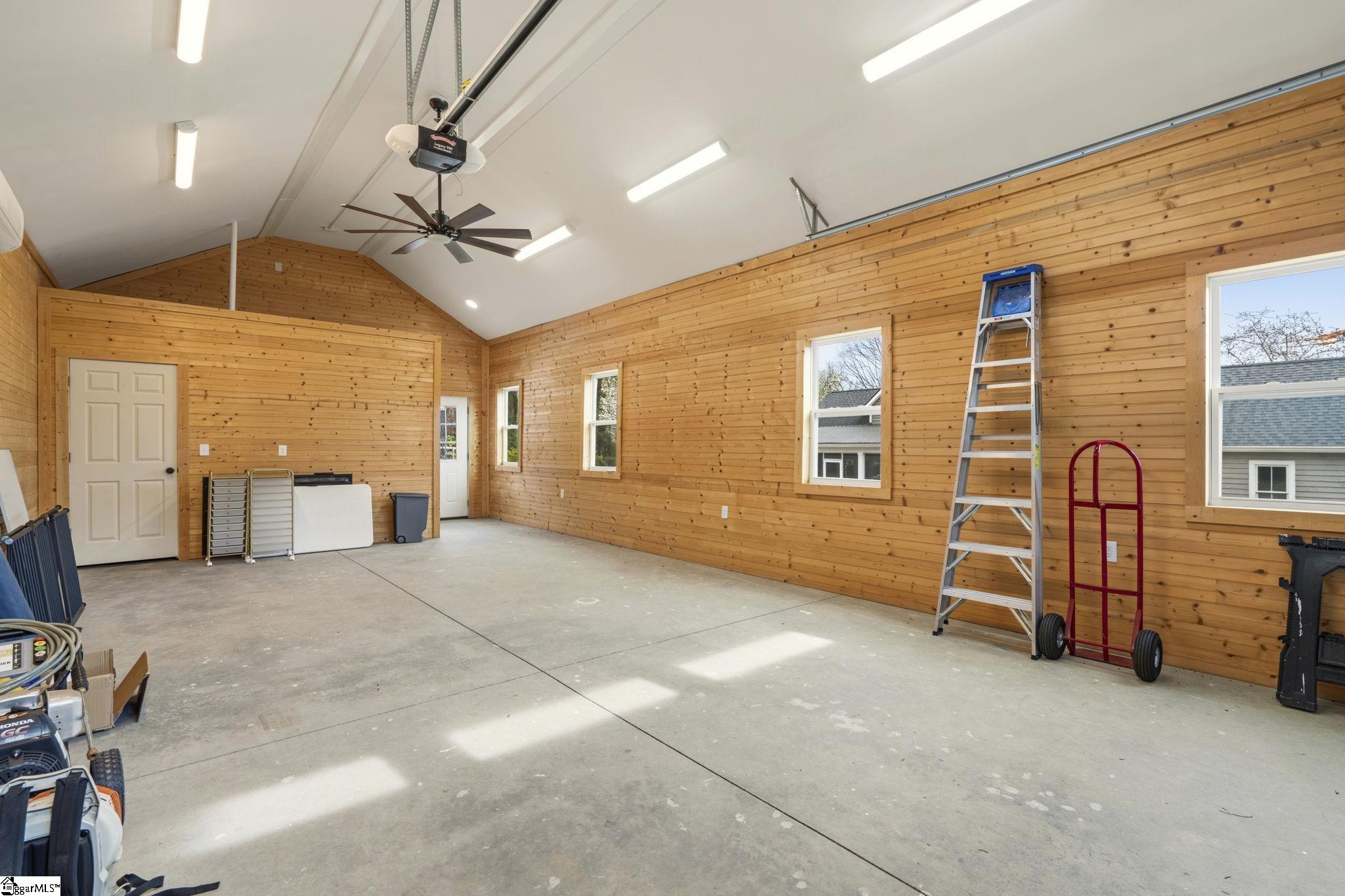 305 E Prince Road Property Photo 33