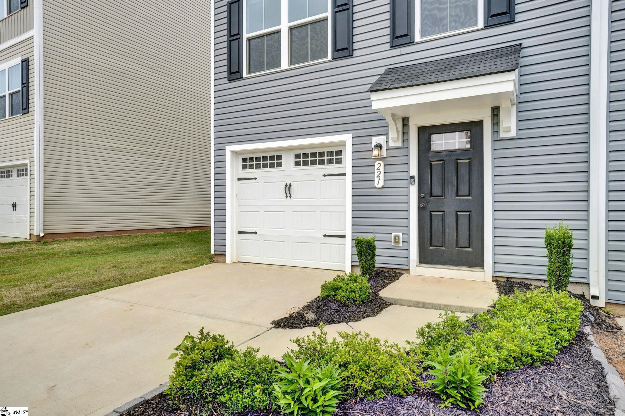 221 Brooklane Court Property Photo 4