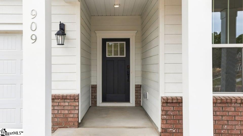 909 Valegro Drive Property Photo 4
