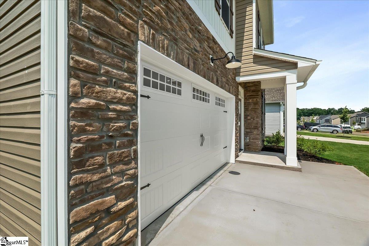 188 Hunter Ridge Drive Property Photo 2
