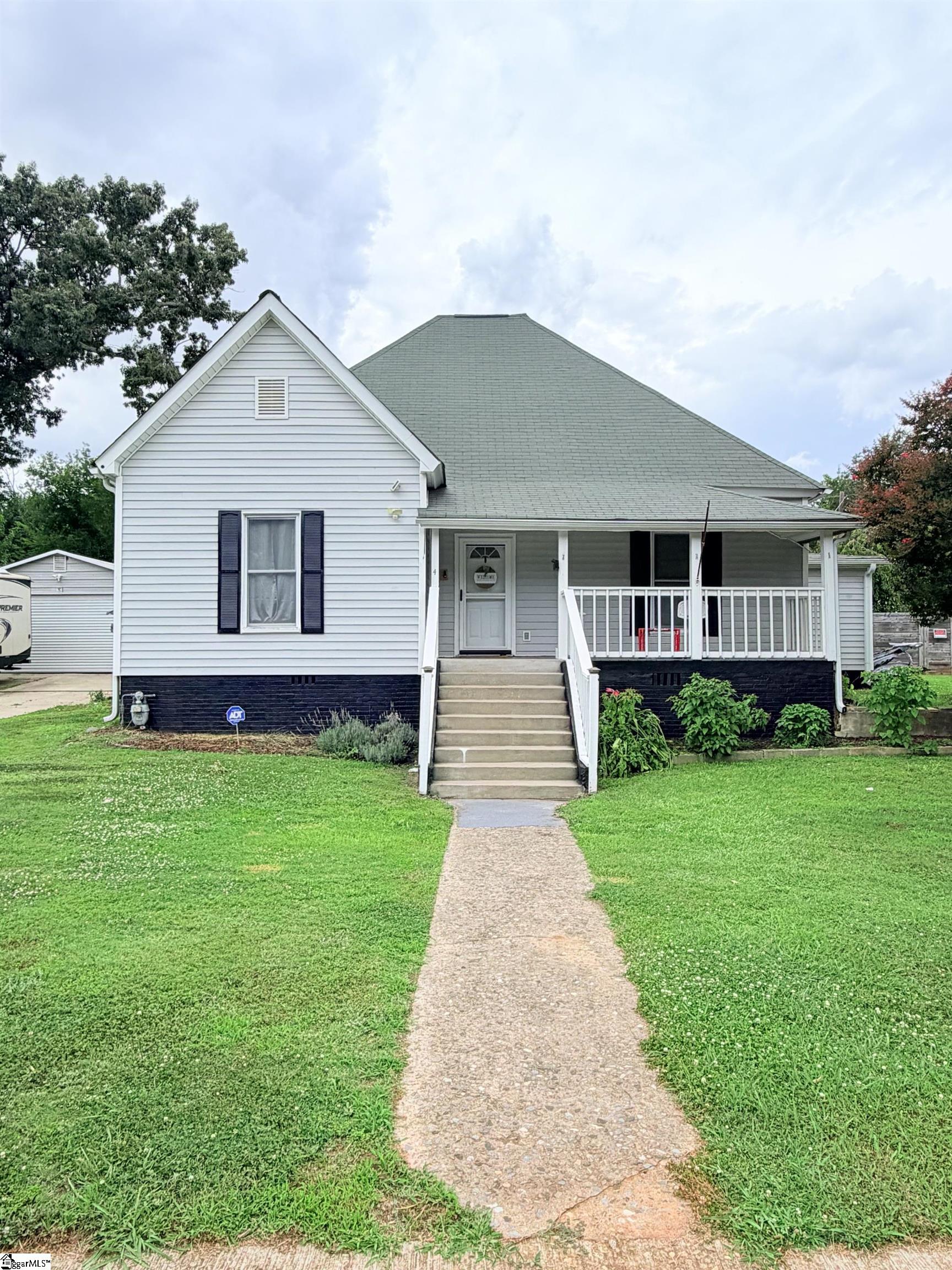 4 Front Street Property Photo 1