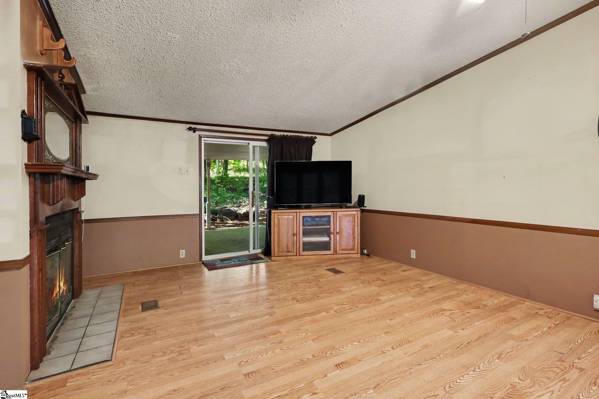 68 Walnut Drive Property Photo 5