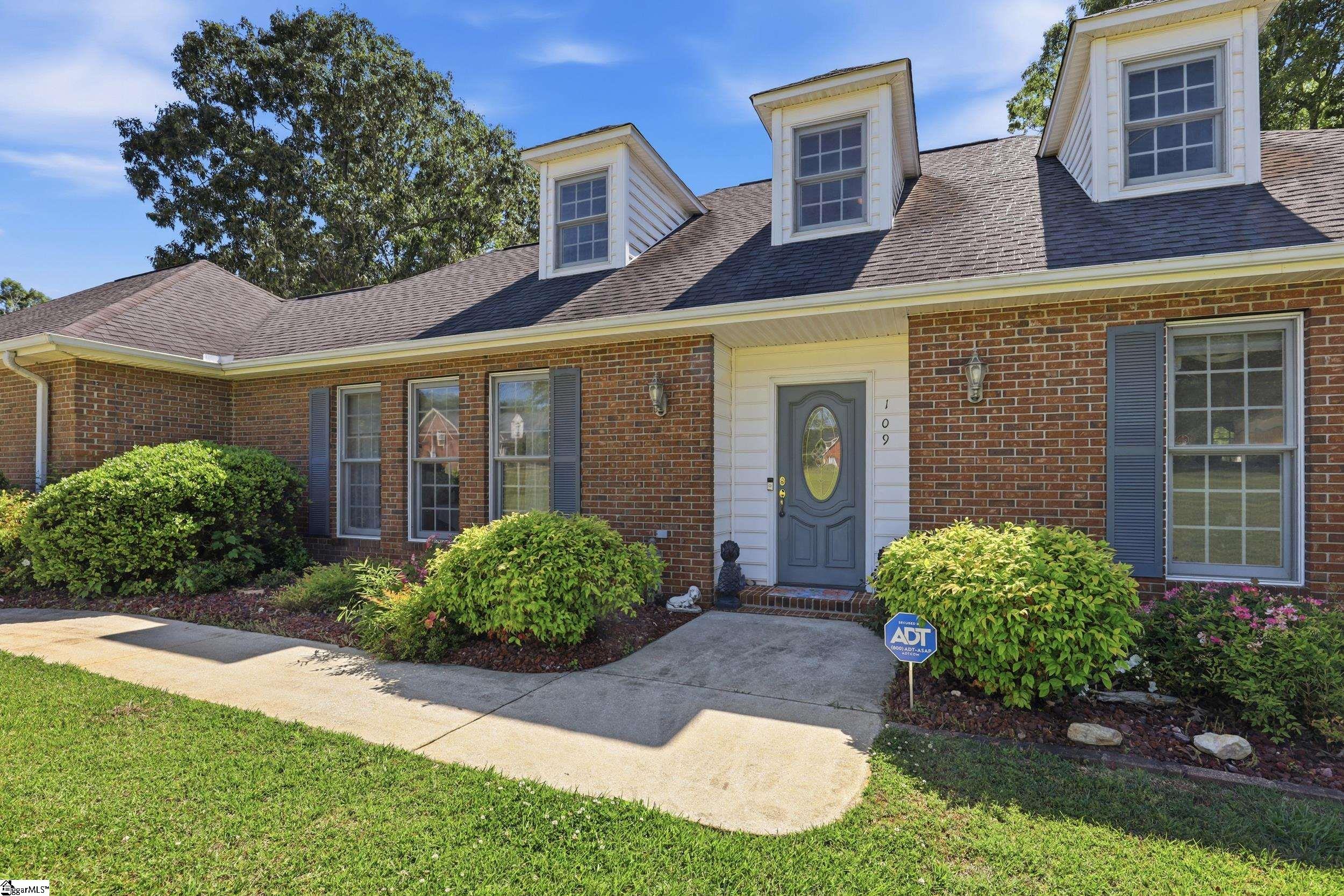 109 Wren Crossing Lane Property Photo 4