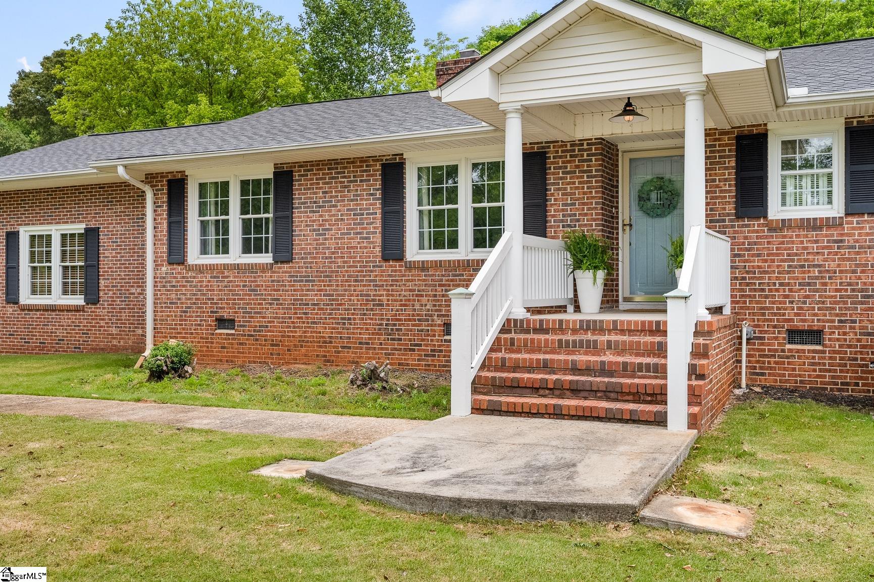 915 Cricket Lane Property Photo 3