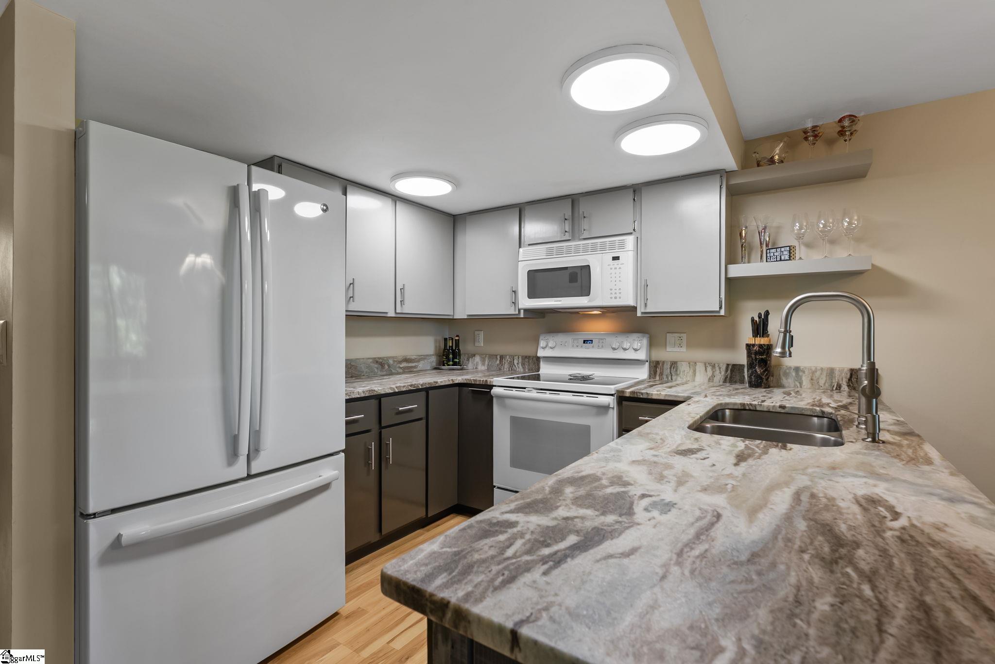 1592075 Property Photo 3