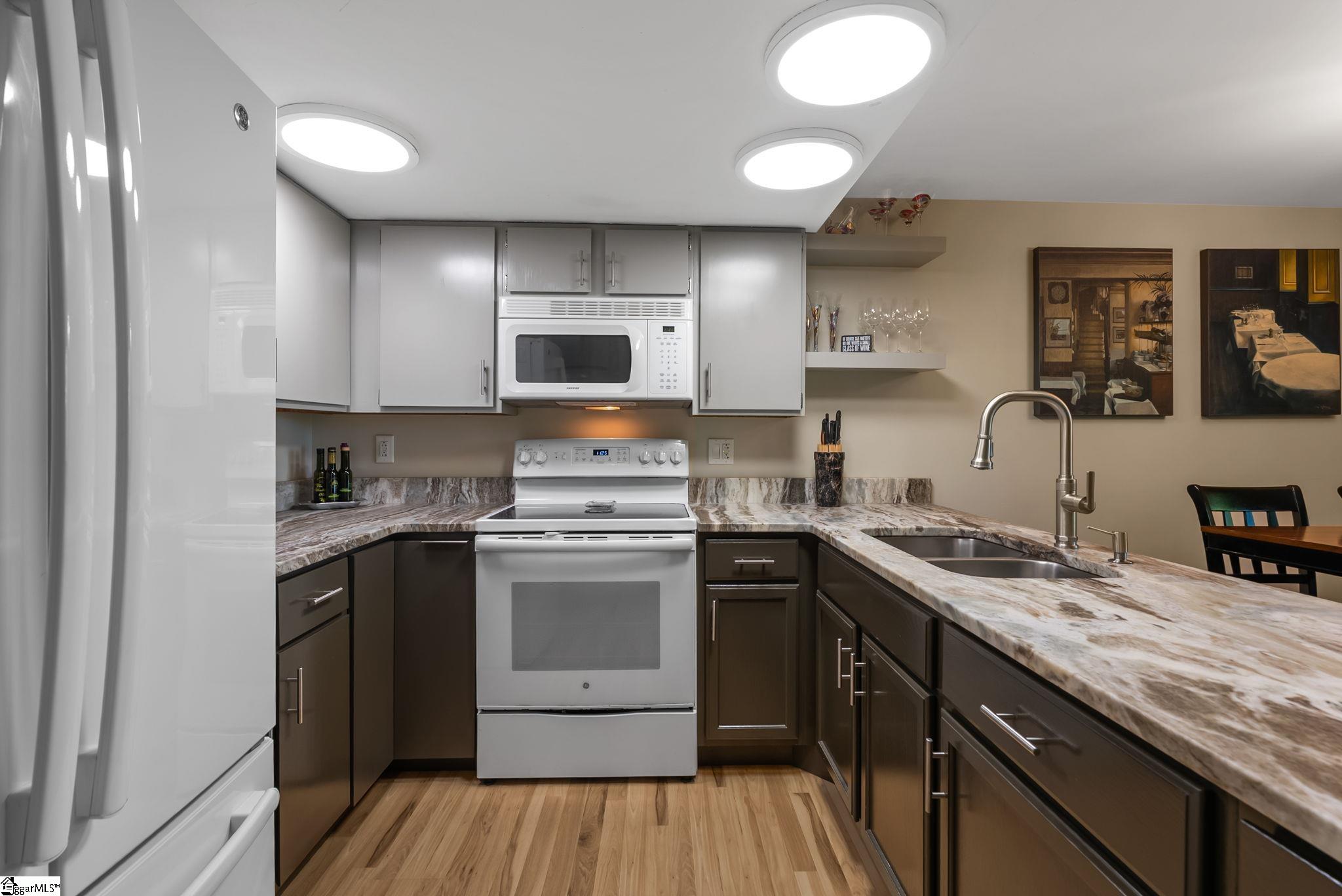 1592075 Property Photo 4