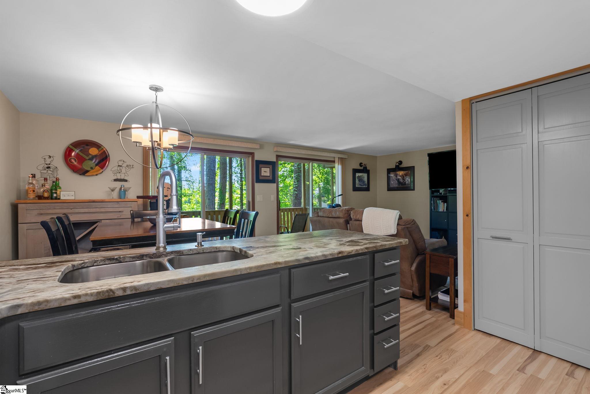 1592075 Property Photo 5