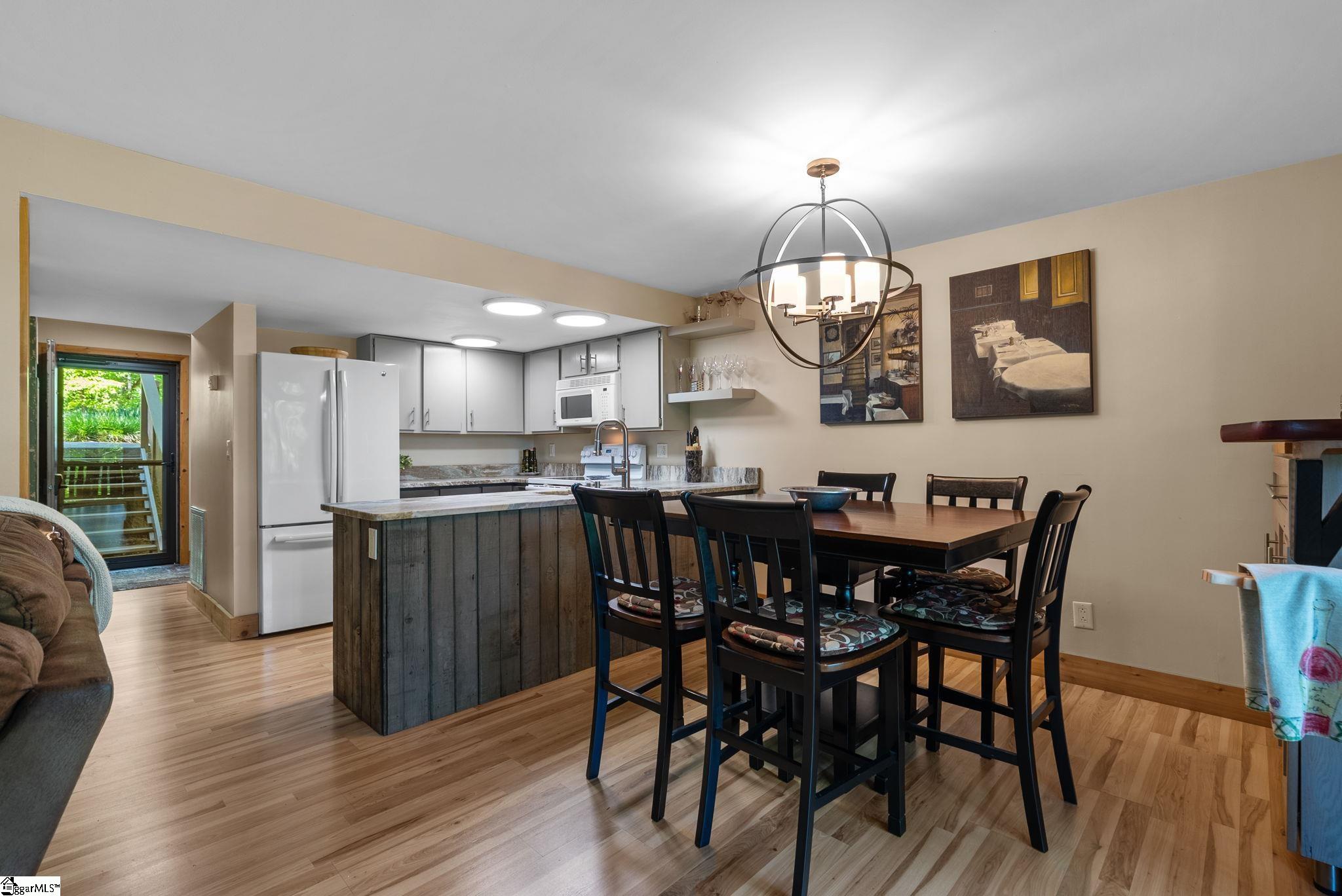 1592075 Property Photo 8