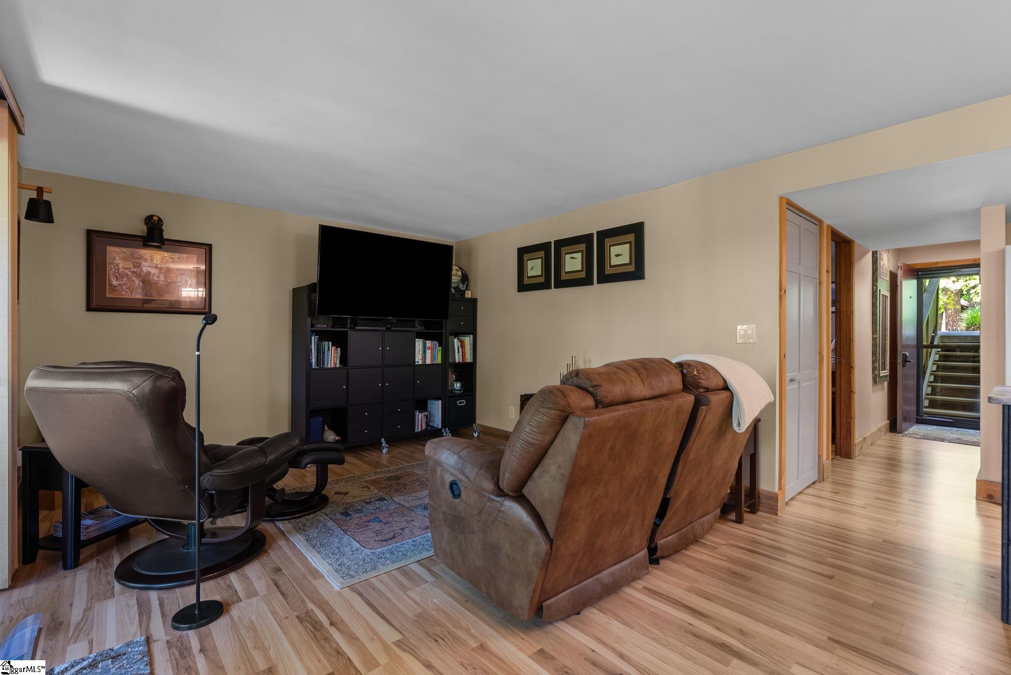 1592075 Property Photo 10