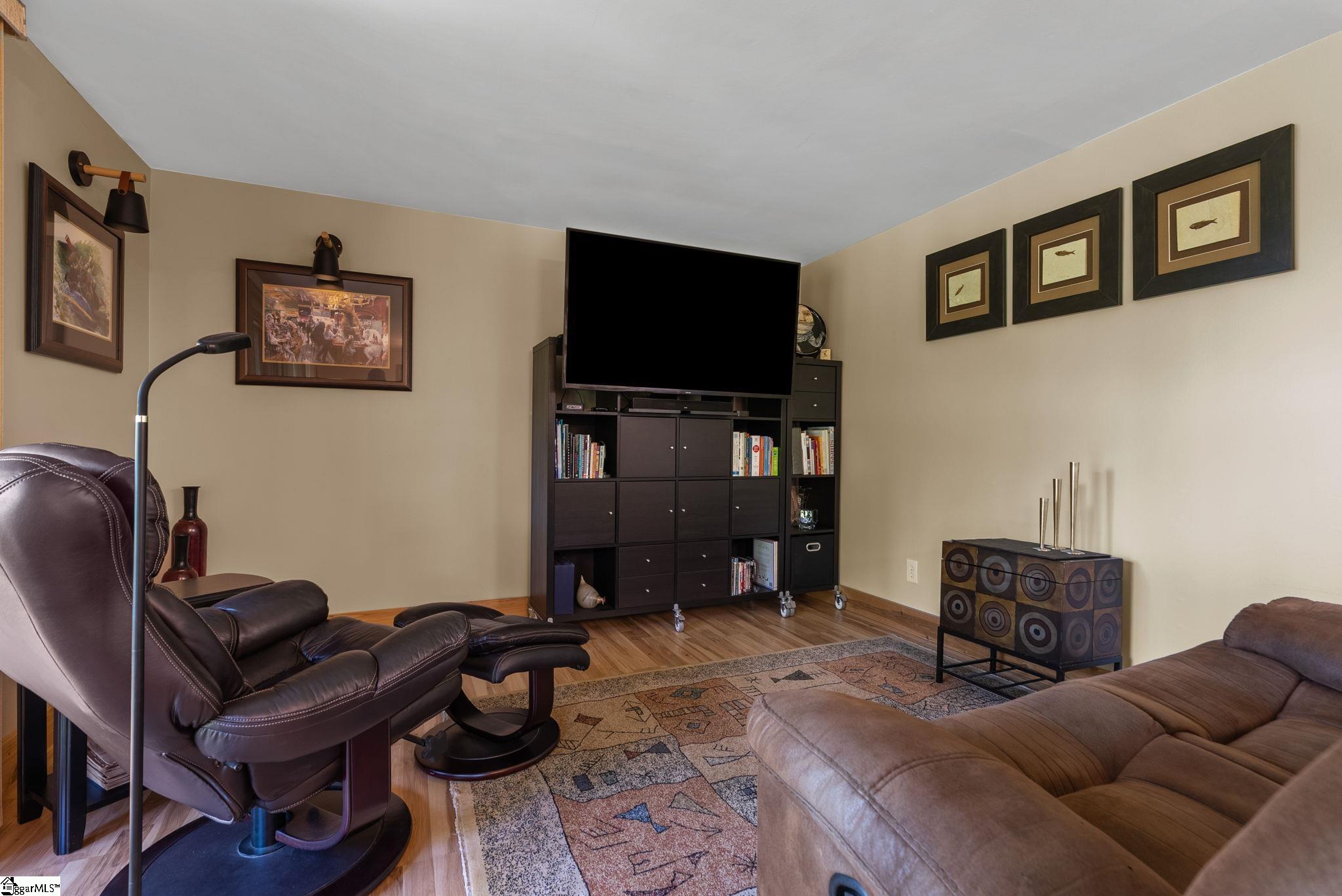 1592075 Property Photo 11