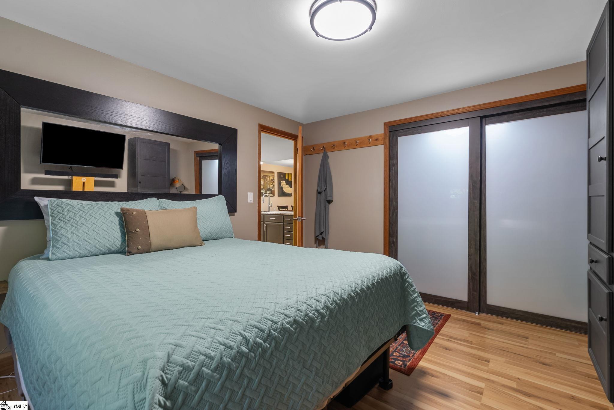 1592075 Property Photo 15