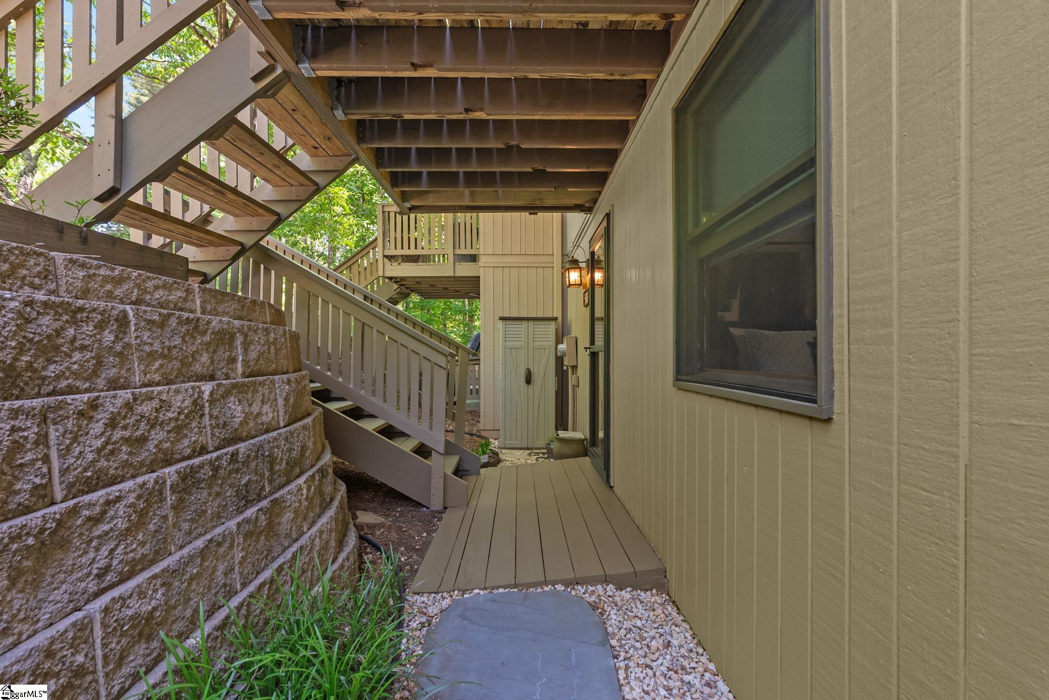 1592075 Property Photo 23