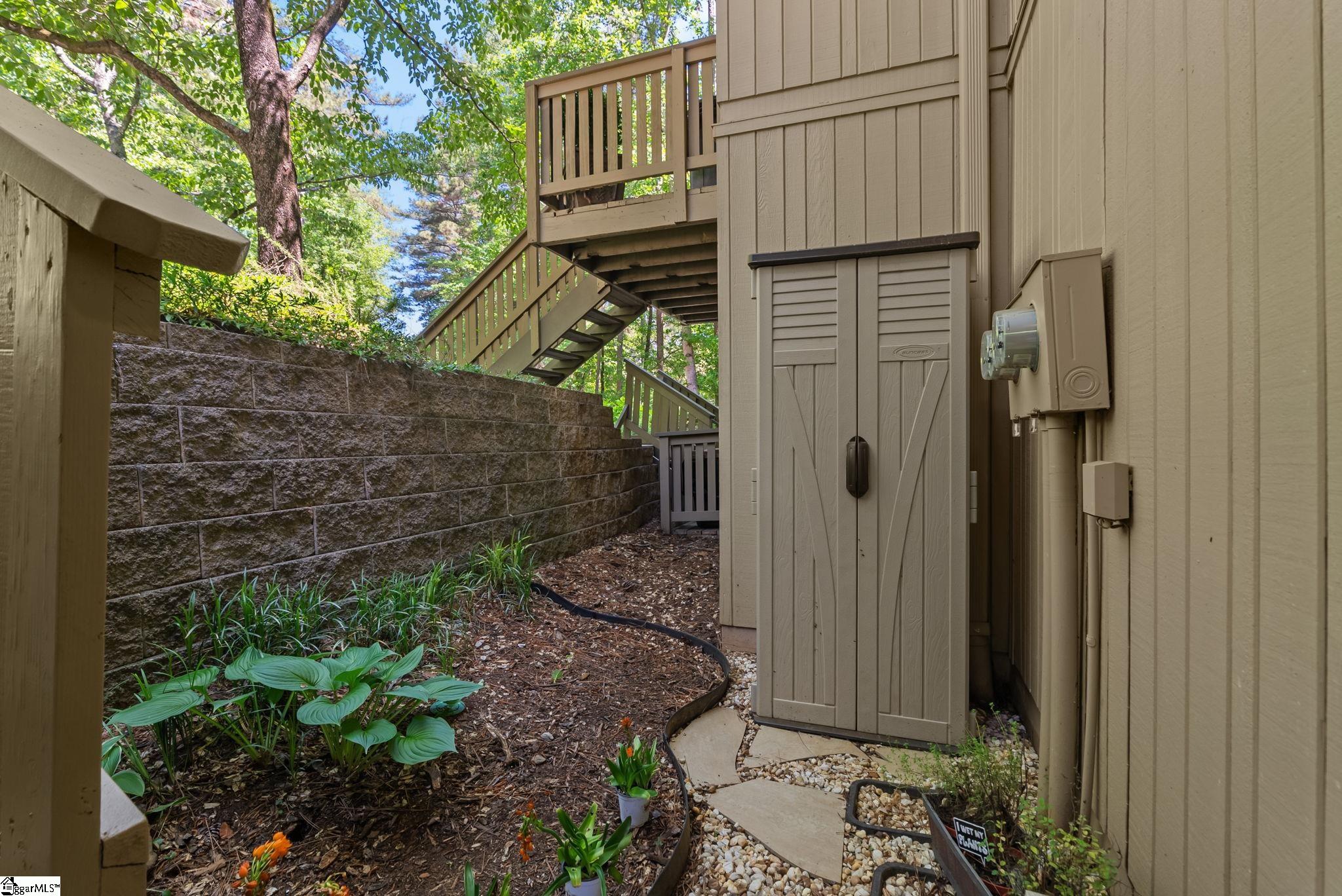 1592075 Property Photo 26