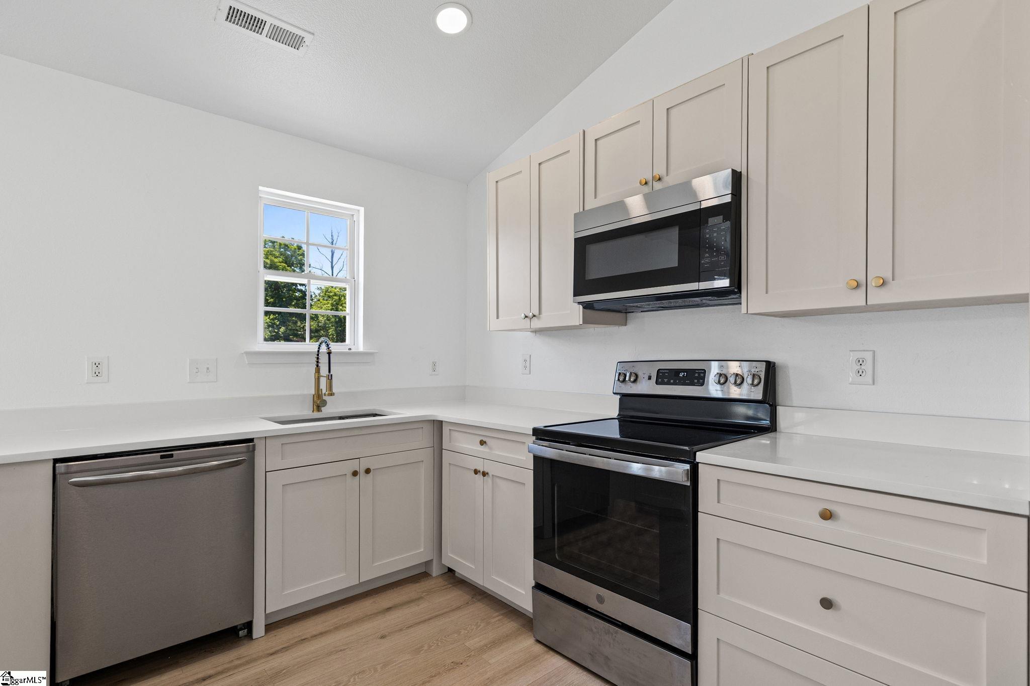 106 Duck Pond Court Property Photo 8