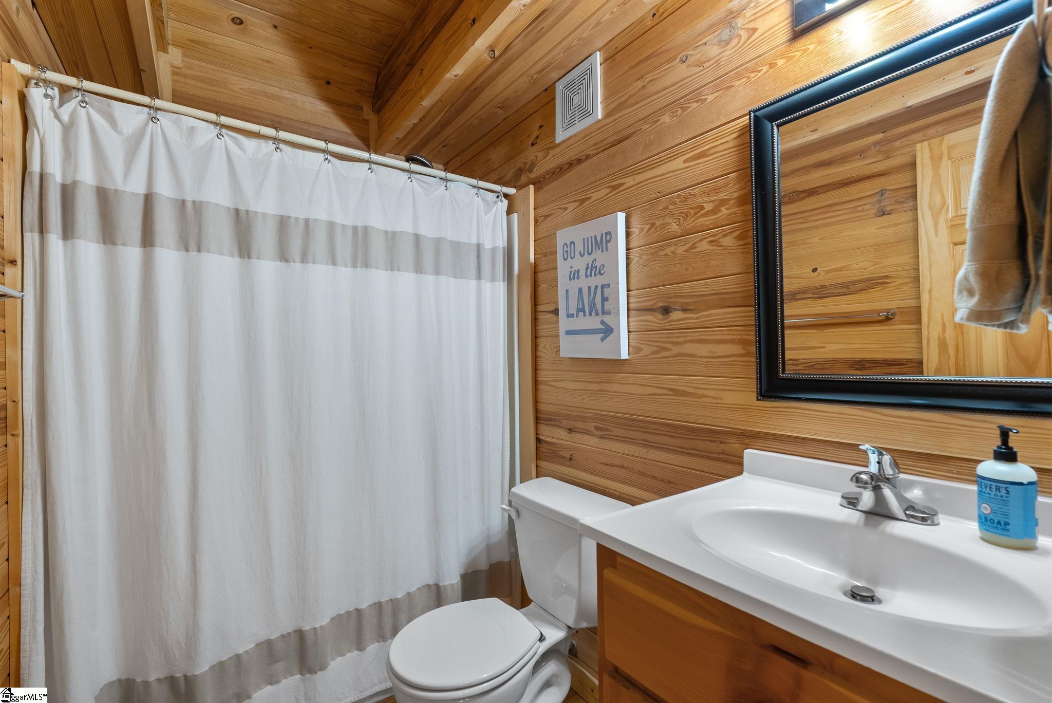 1592125 Property Photo 25