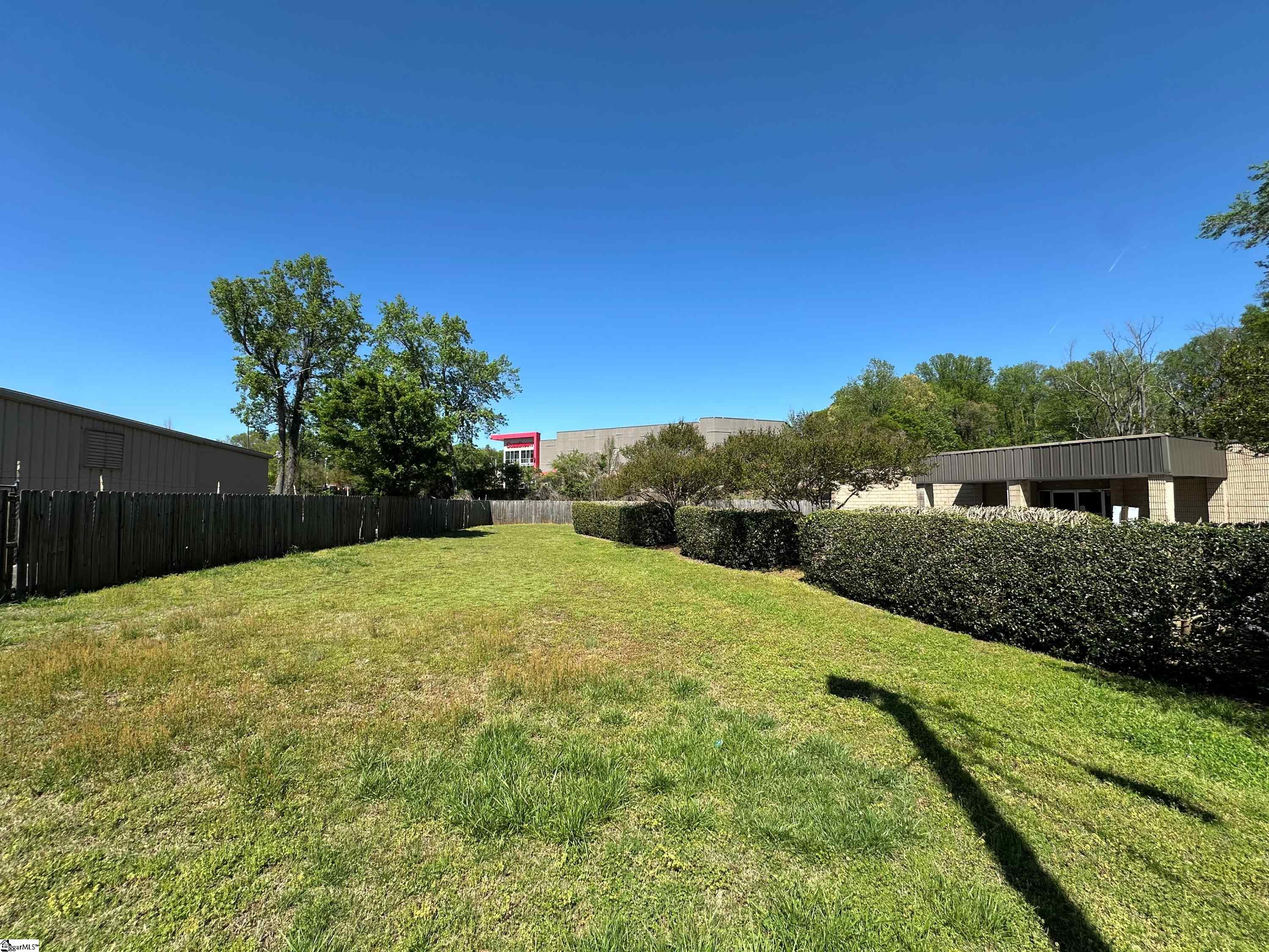 328 Dupont Drive Property Photo 3