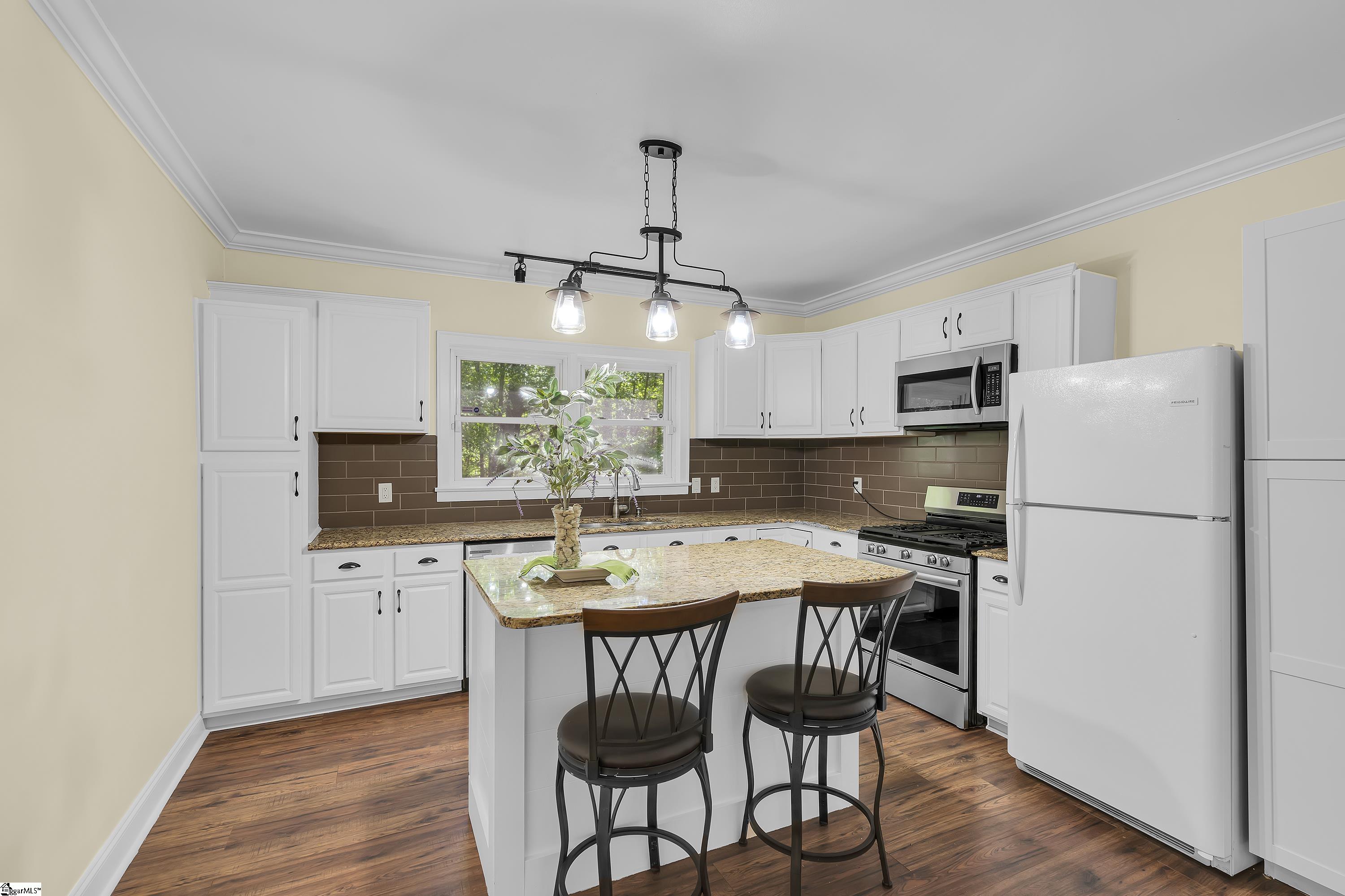 2561 Whitestone Road Property Photo 9