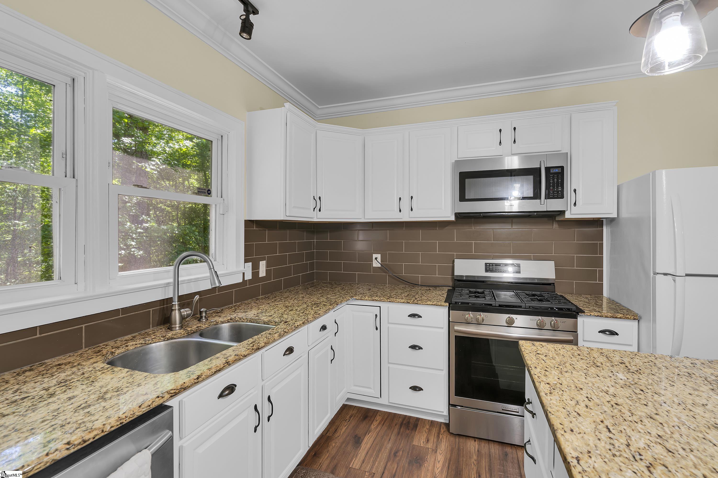 2561 Whitestone Road Property Photo 11
