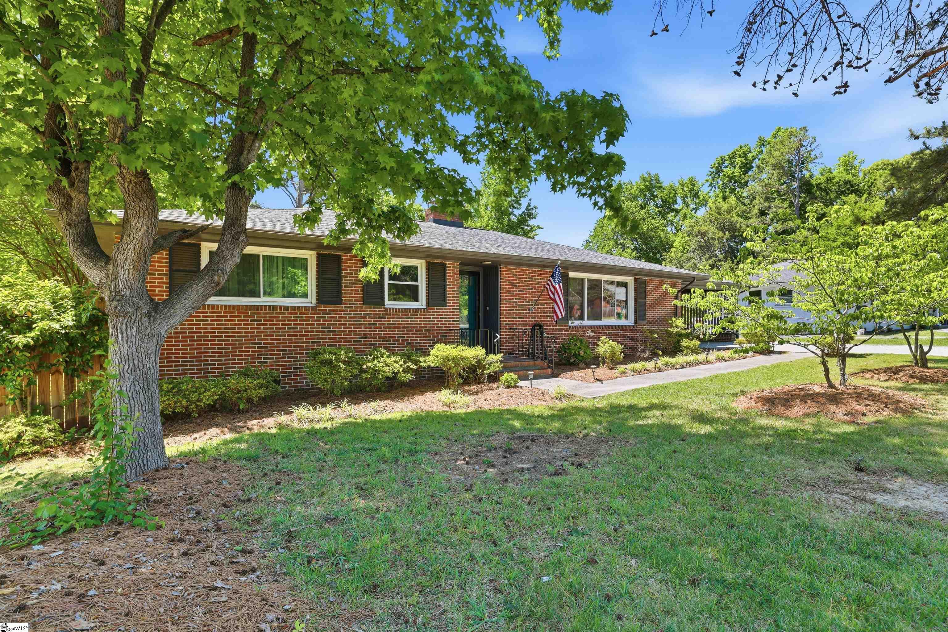 2333 Country Club Road Property Photo 4