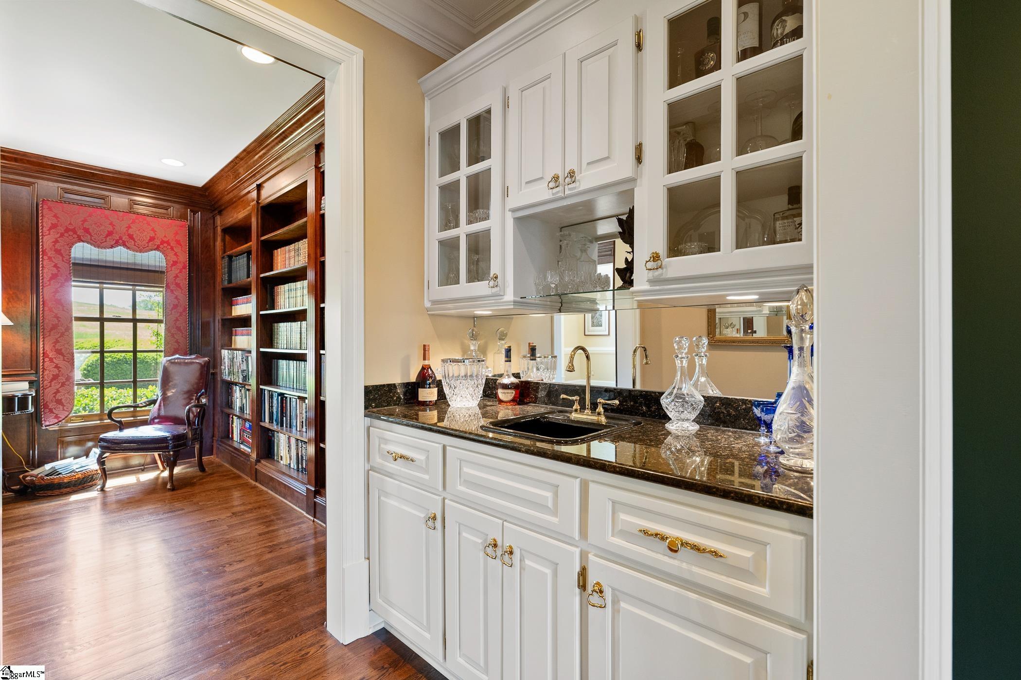 1592345 Property Photo 8