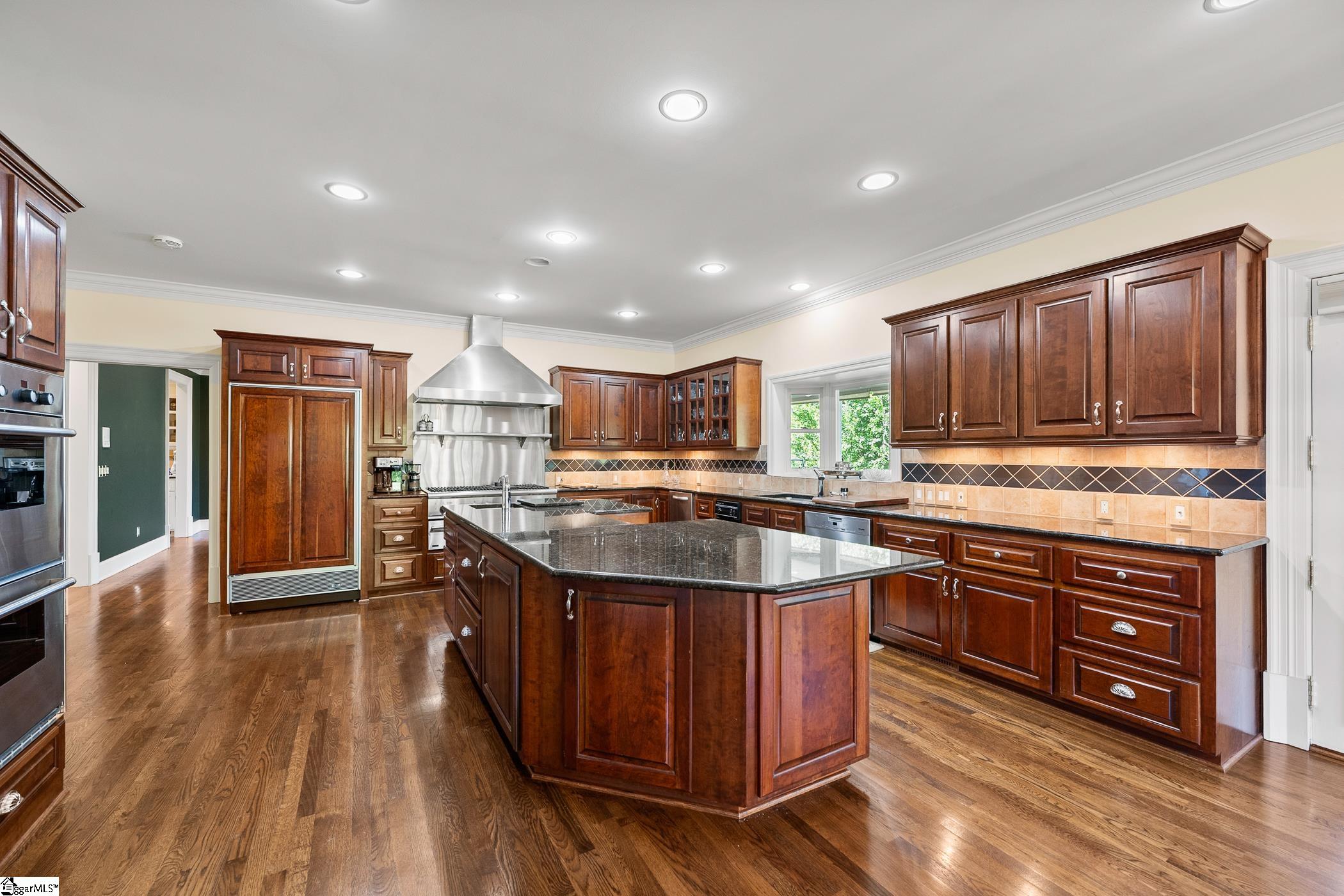 1592345 Property Photo 13