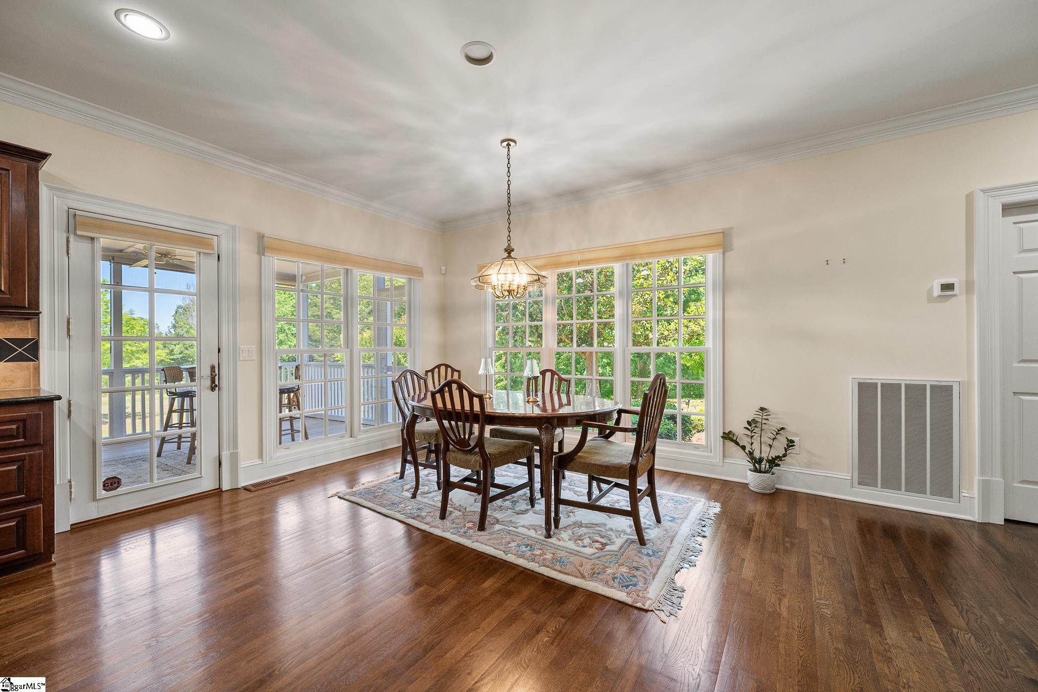 1592345 Property Photo 17