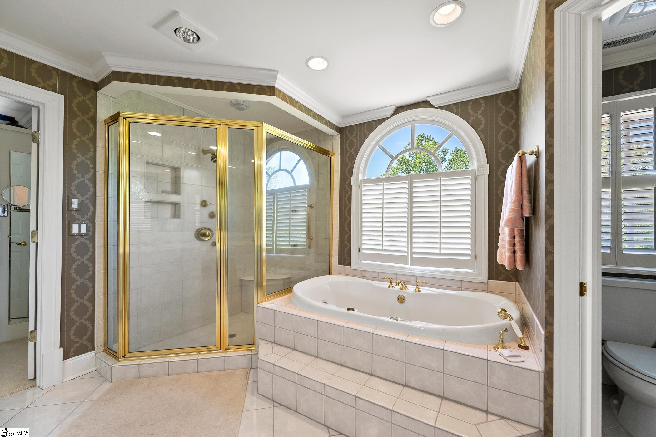 1592345 Property Photo 22