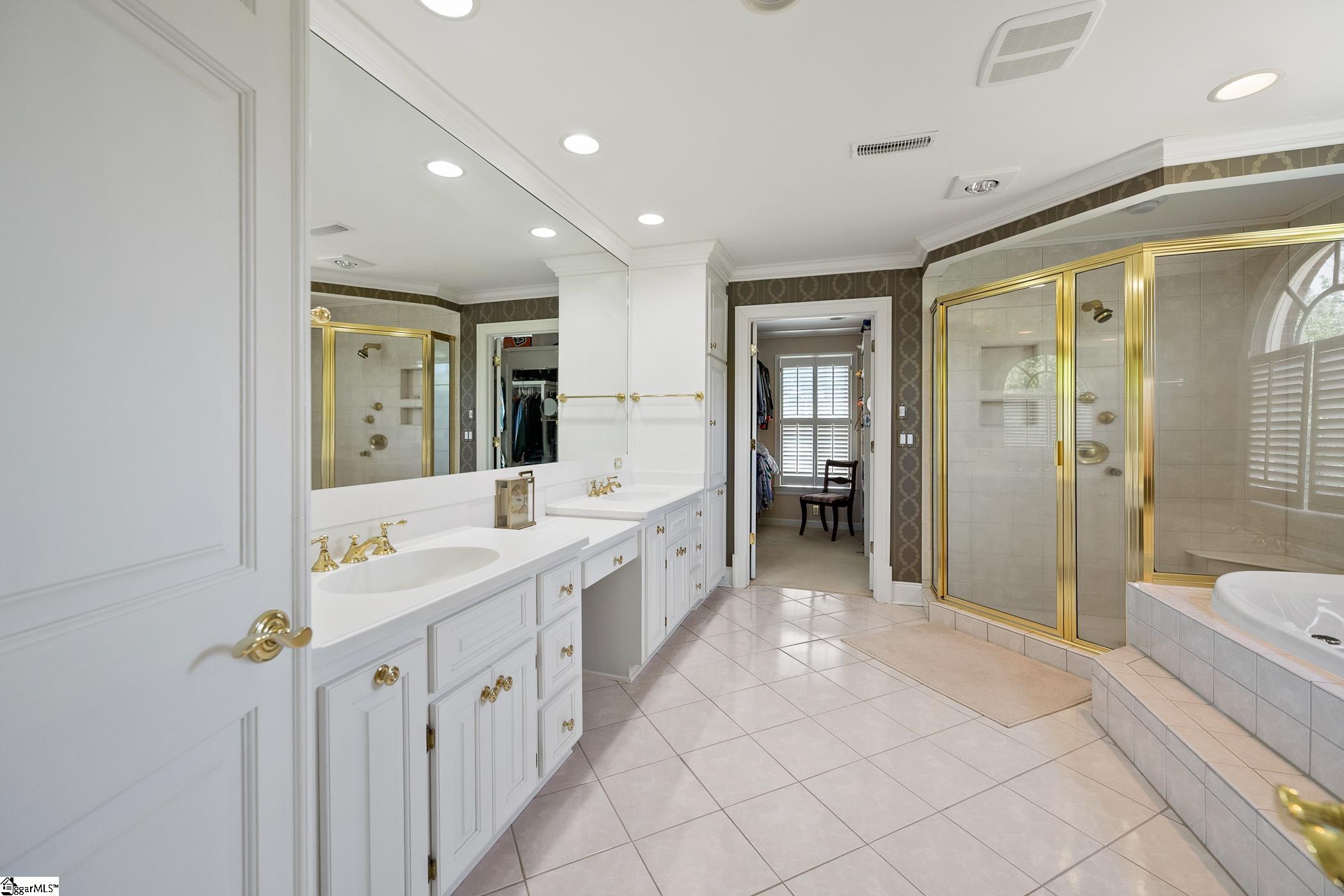 1592345 Property Photo 23