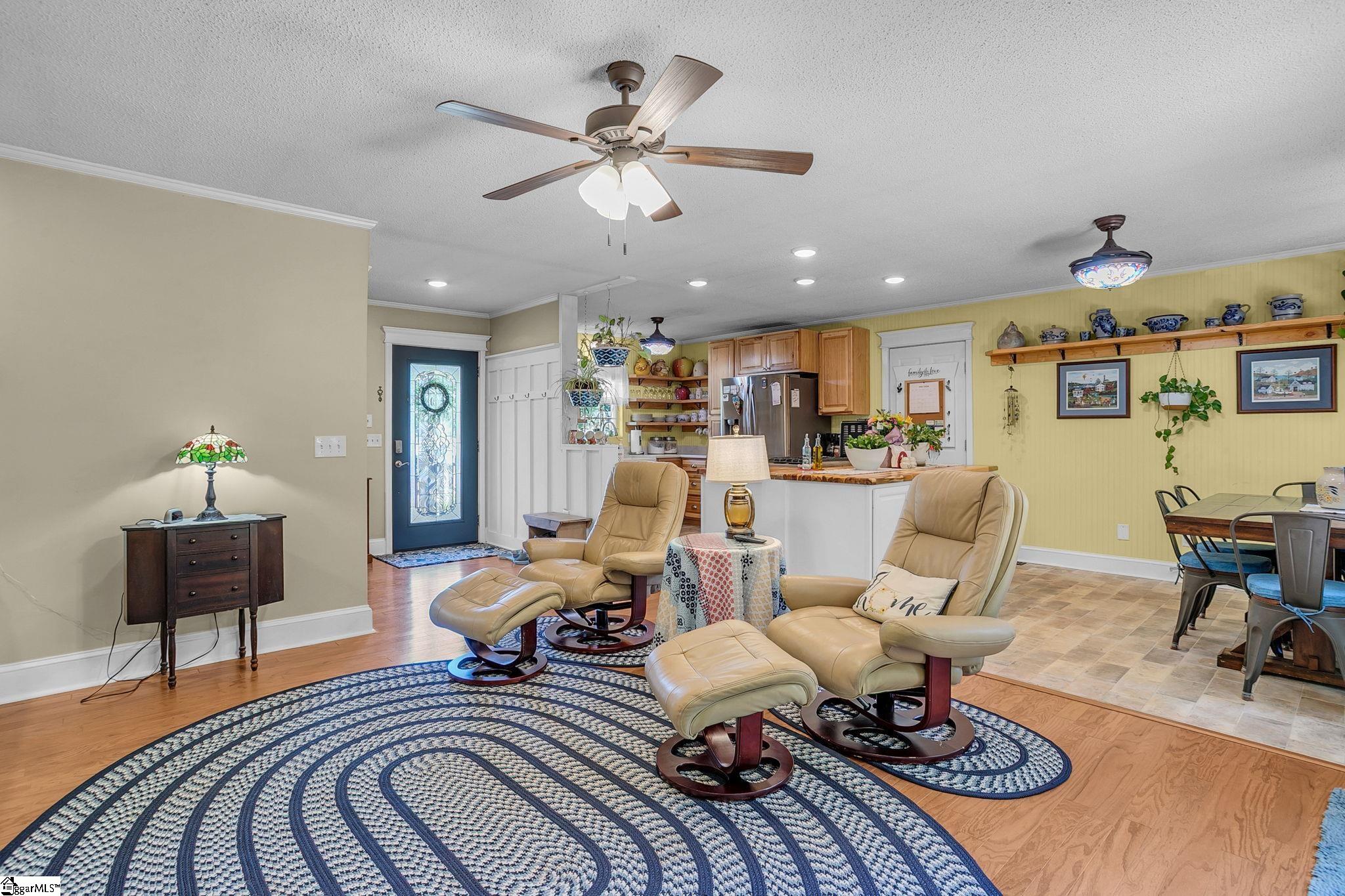 211 Tripp Street Property Photo 4
