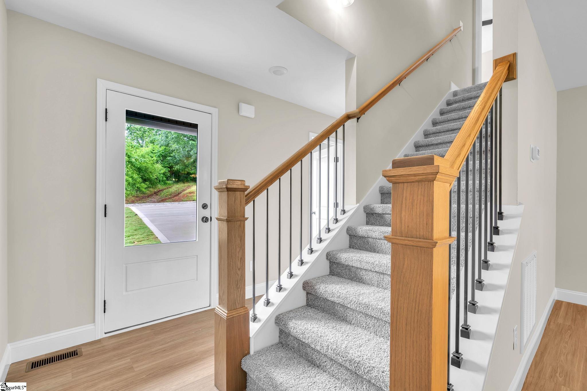 8 Oxford Boulevard Property Photo 2