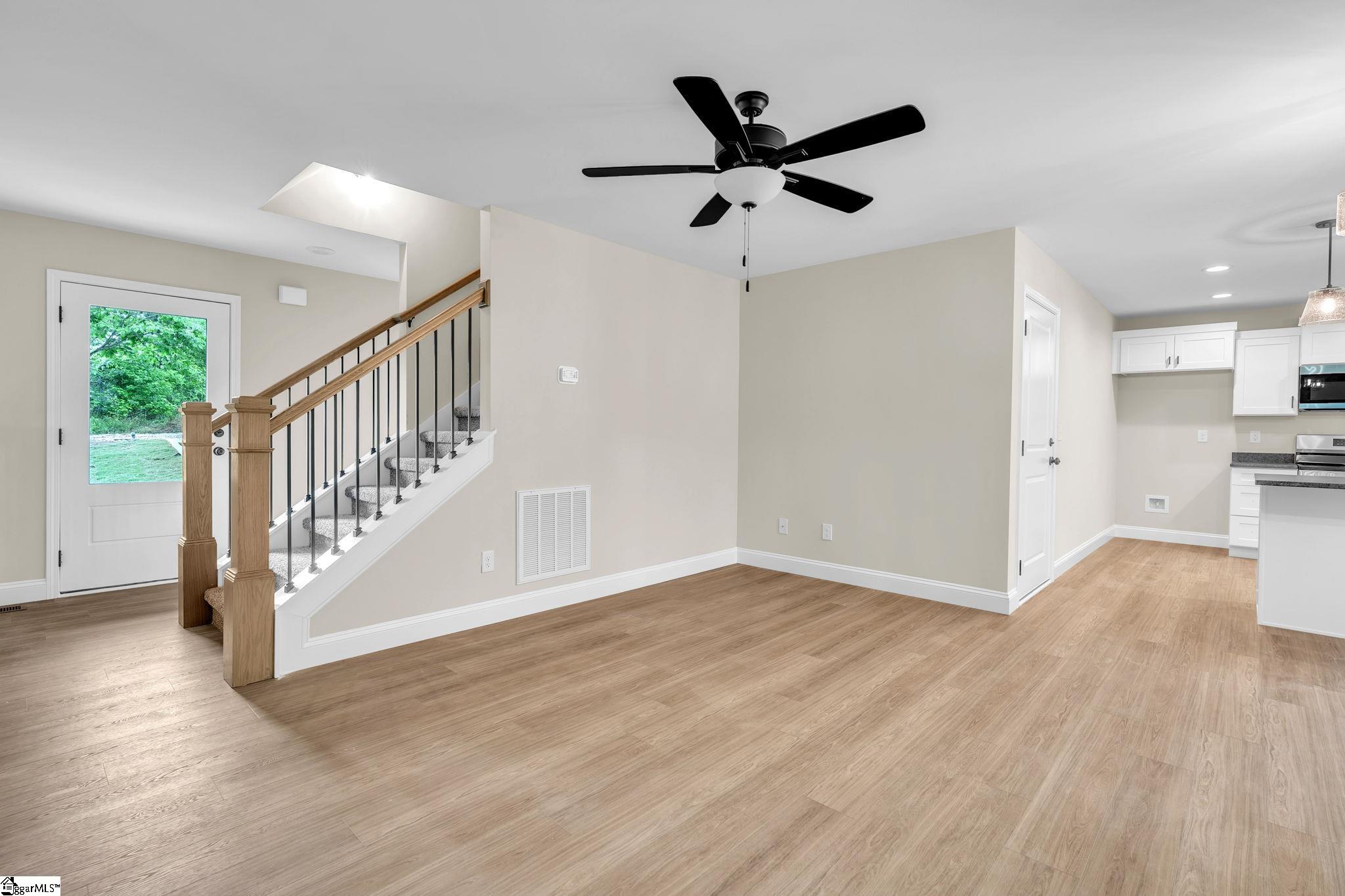 8 Oxford Boulevard Property Photo 3