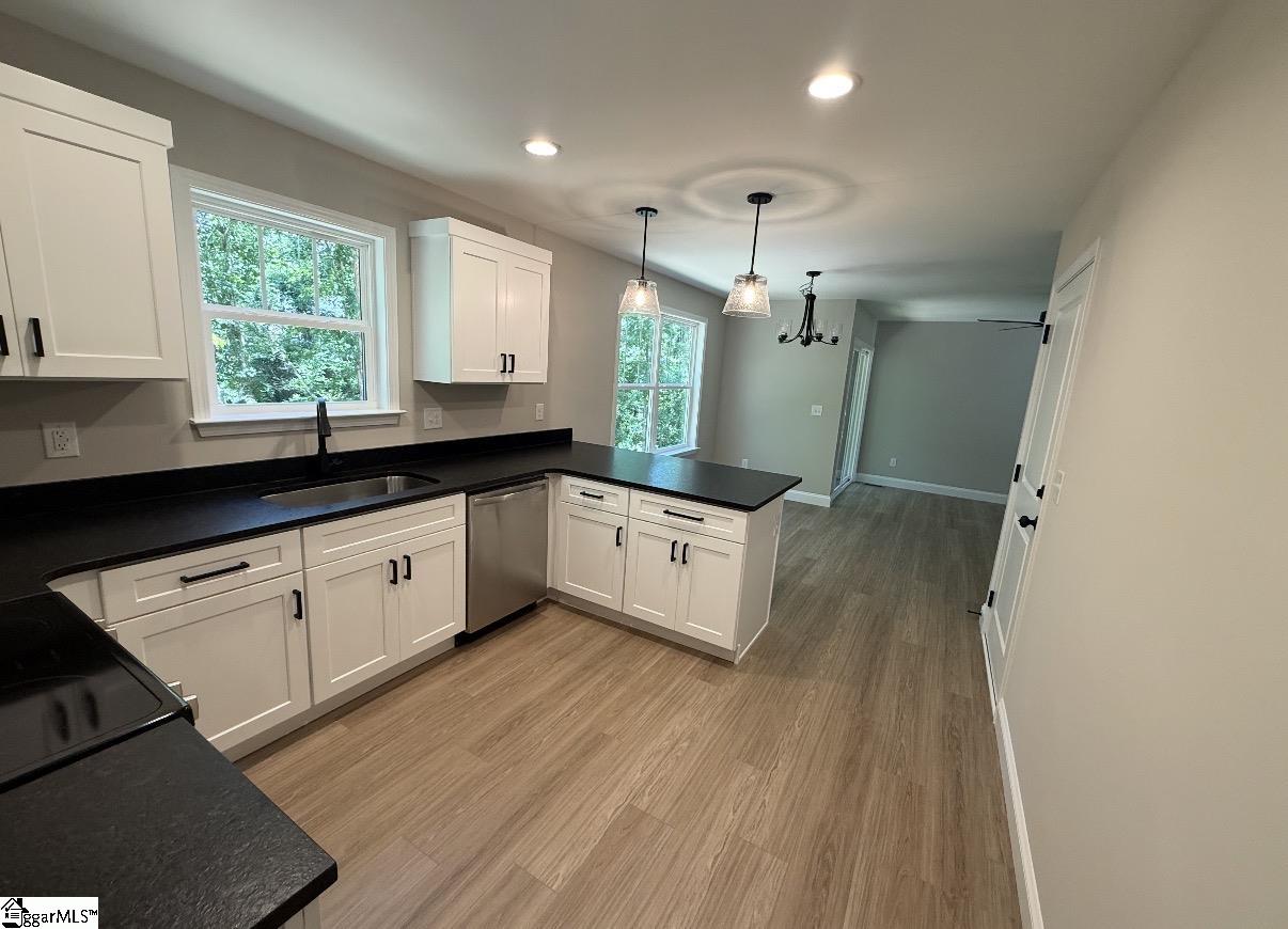 8 Oxford Boulevard Property Photo 7