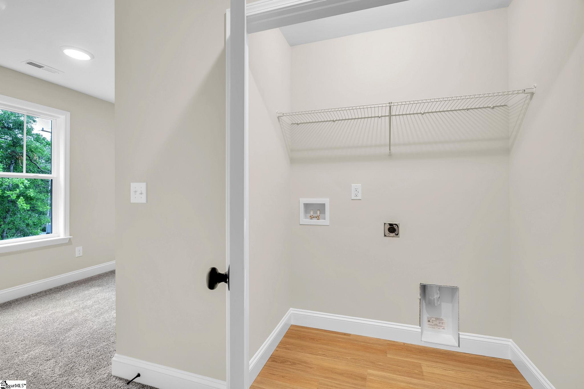 8 Oxford Boulevard Property Photo 13