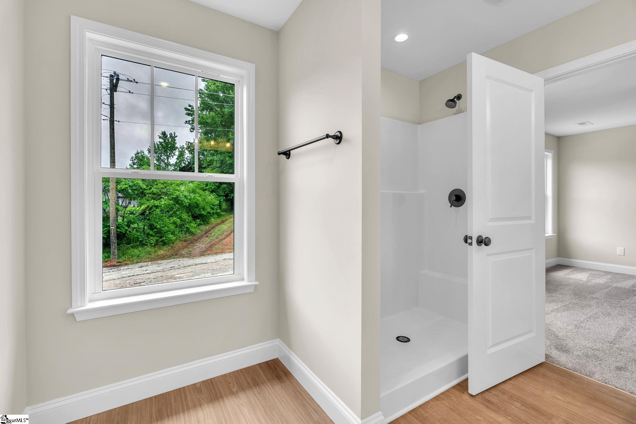 8 Oxford Boulevard Property Photo 14