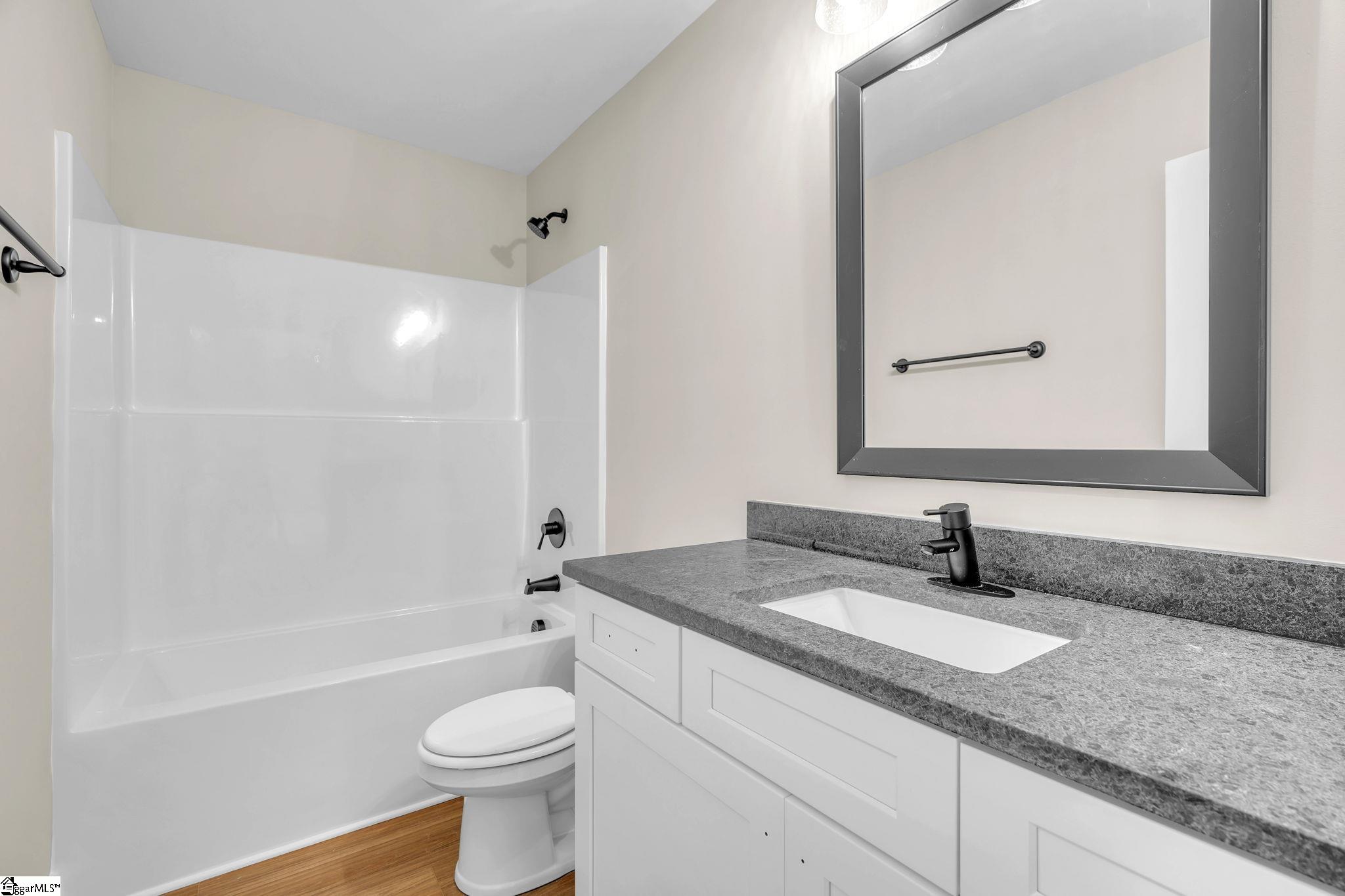 8 Oxford Boulevard Property Photo 16