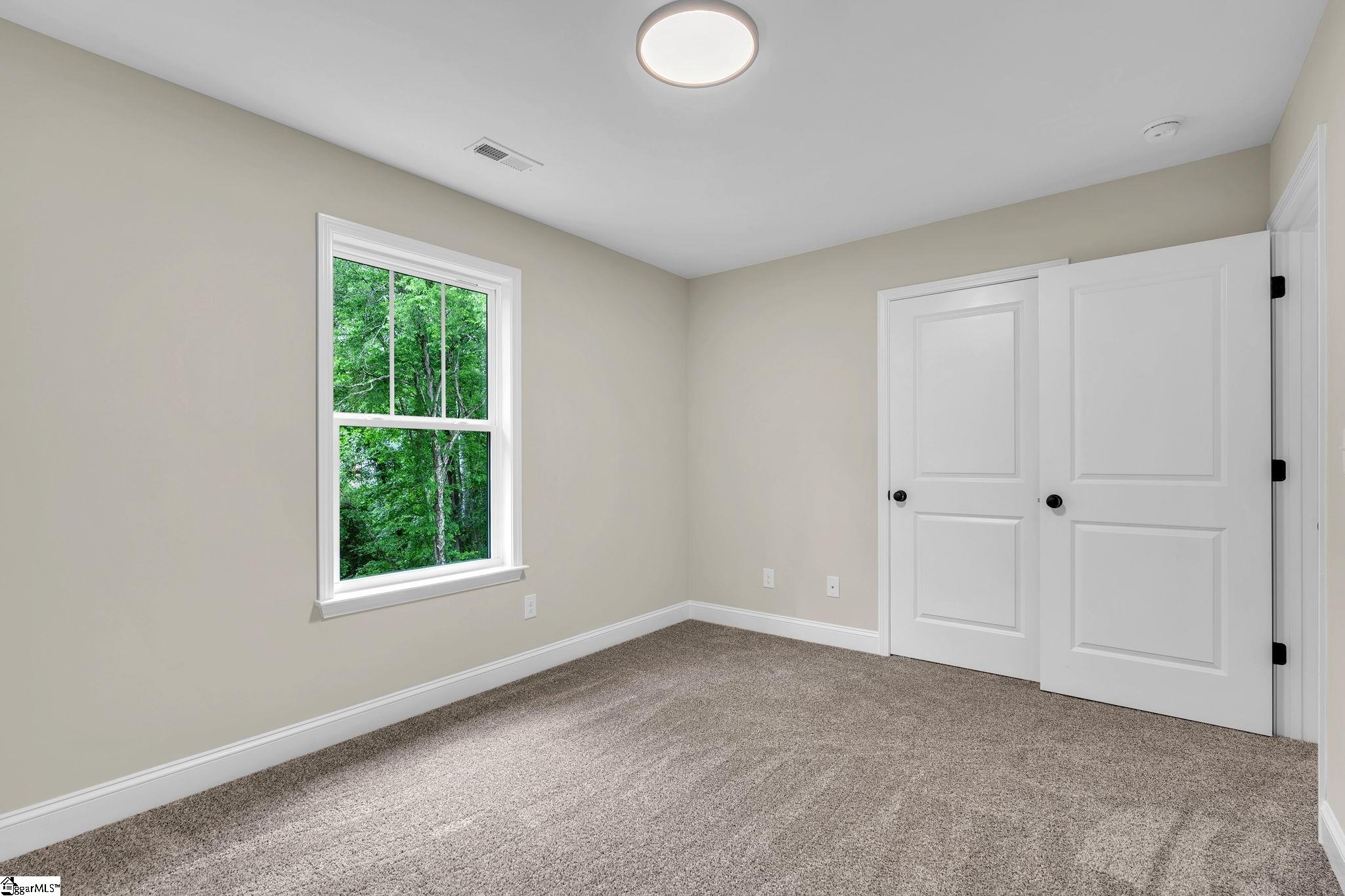 8 Oxford Boulevard Property Photo 17