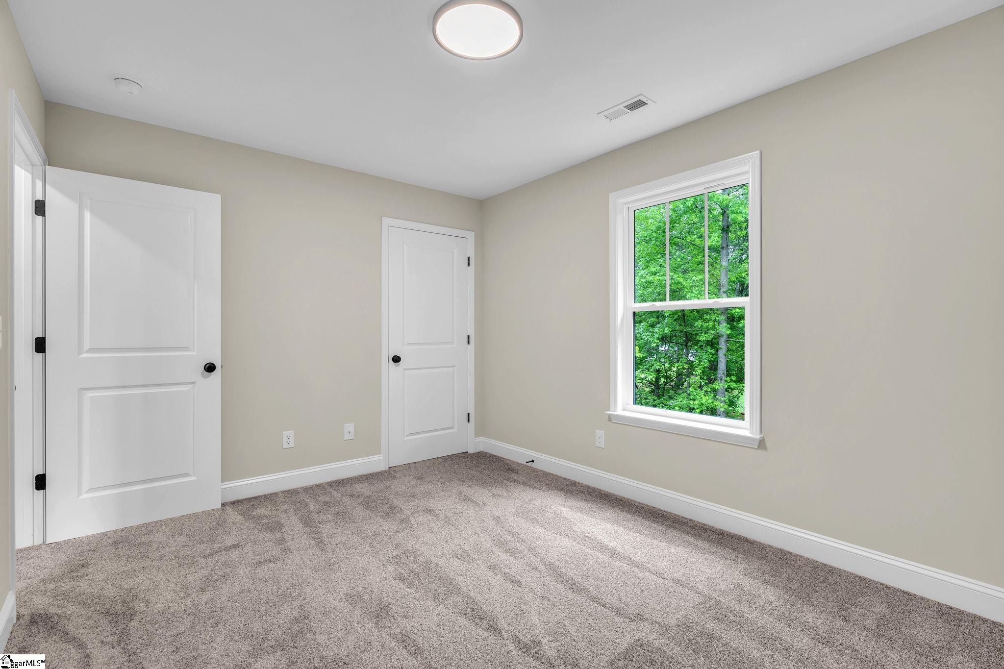 8 Oxford Boulevard Property Photo 19