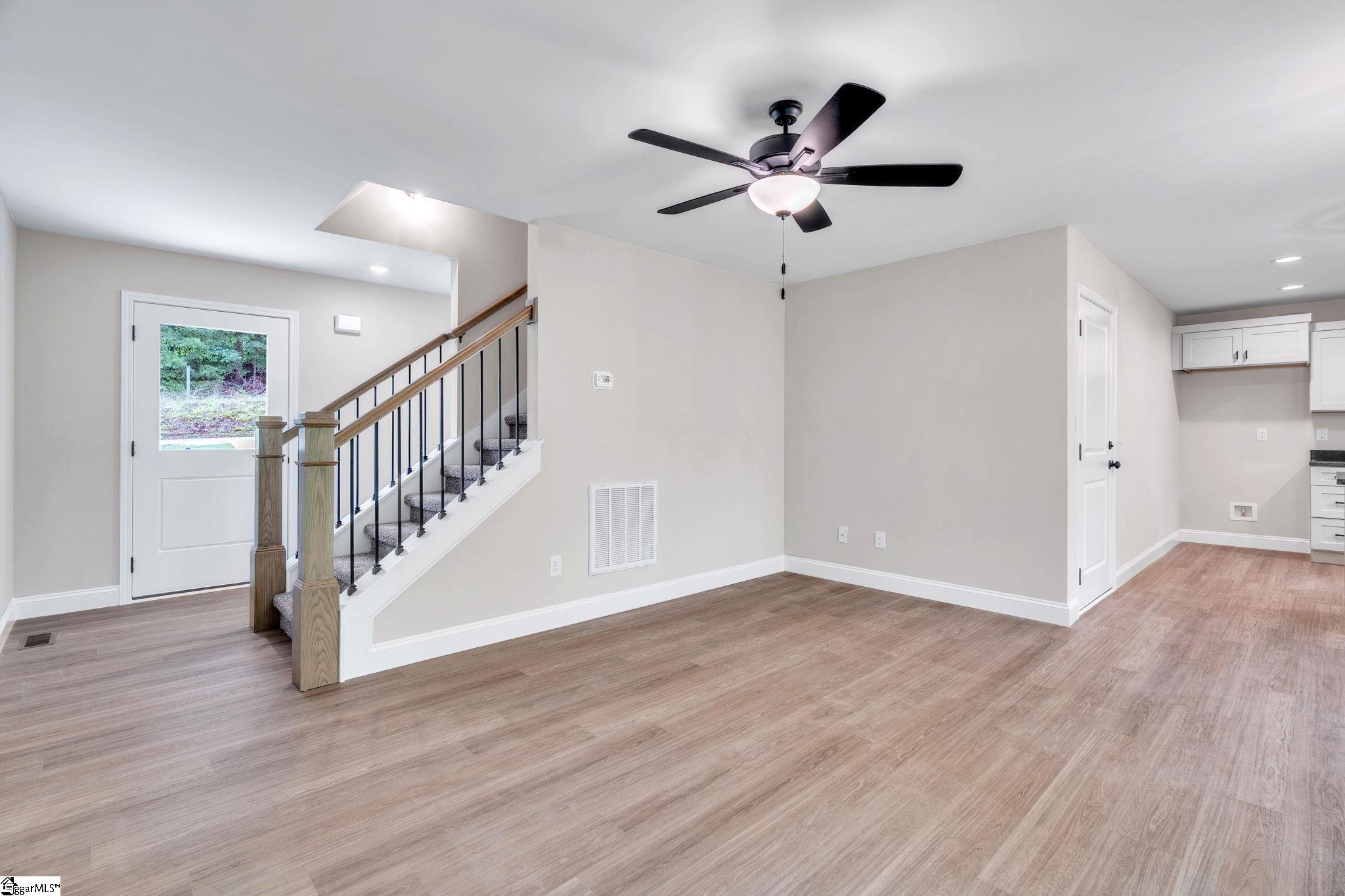 12 Oxford Boulevard Property Photo 3