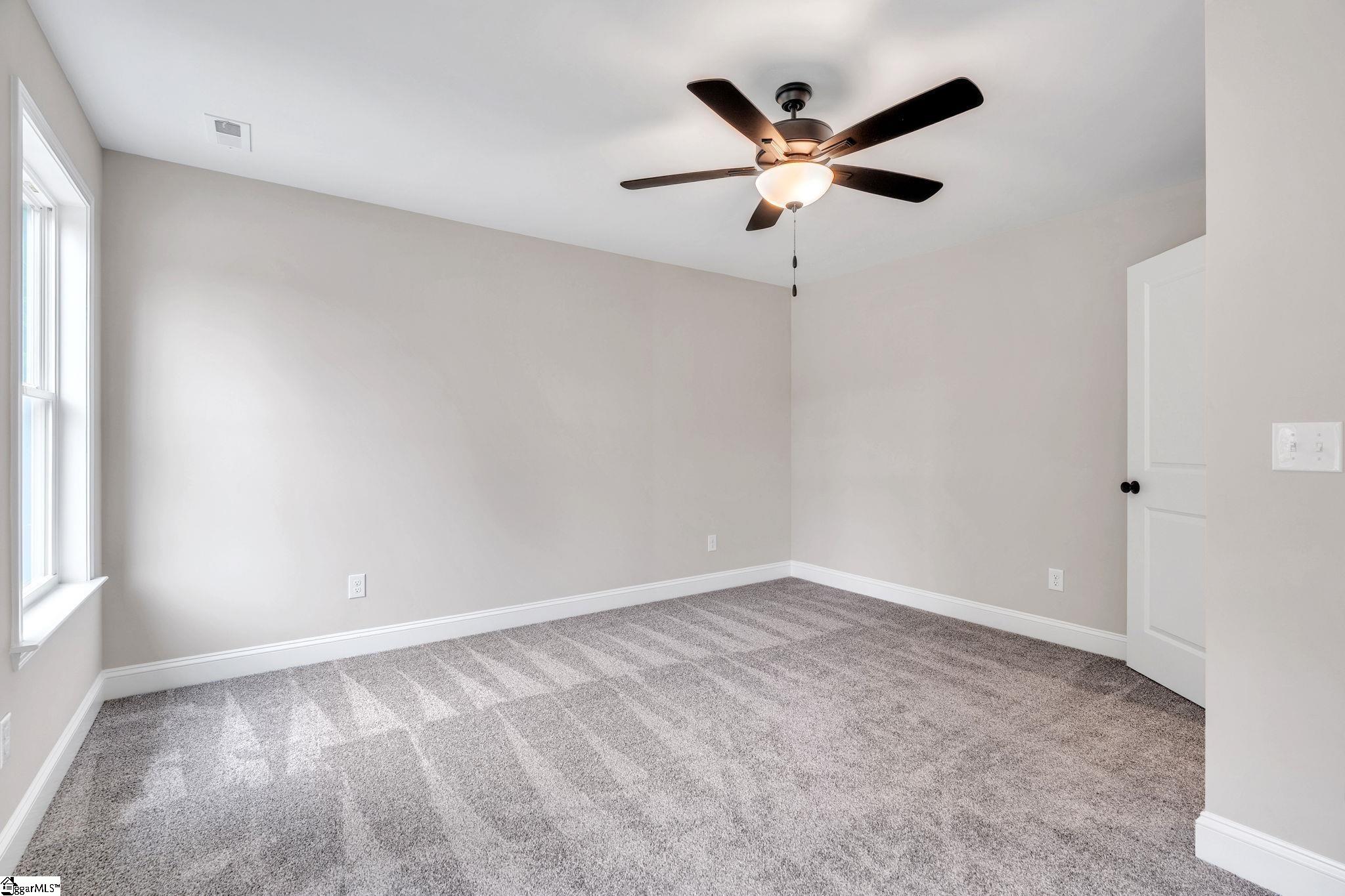 12 Oxford Boulevard Property Photo 8