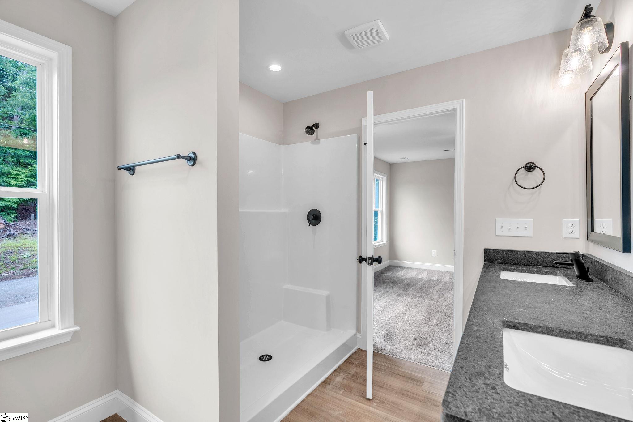 12 Oxford Boulevard Property Photo 11